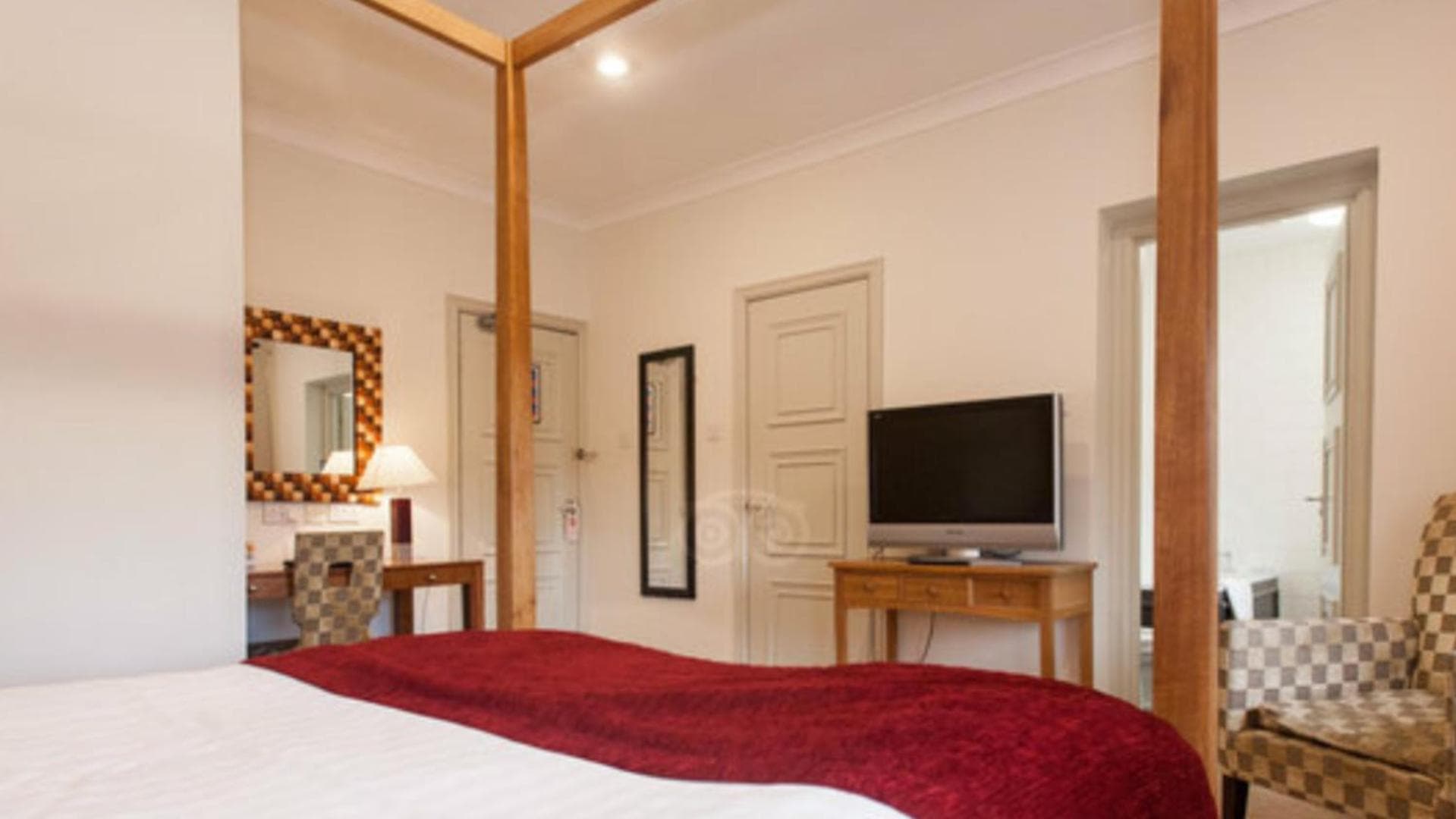 Honest Lawyer Hotel photo 7