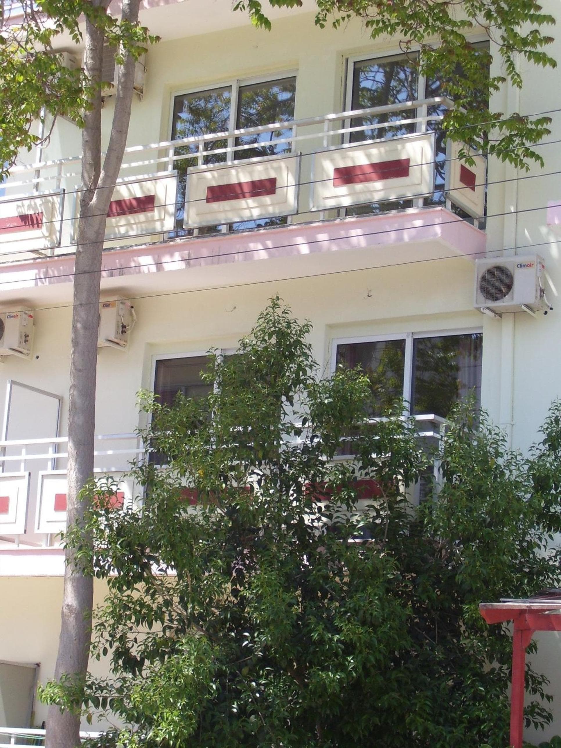 Bristol Apartments photo 5