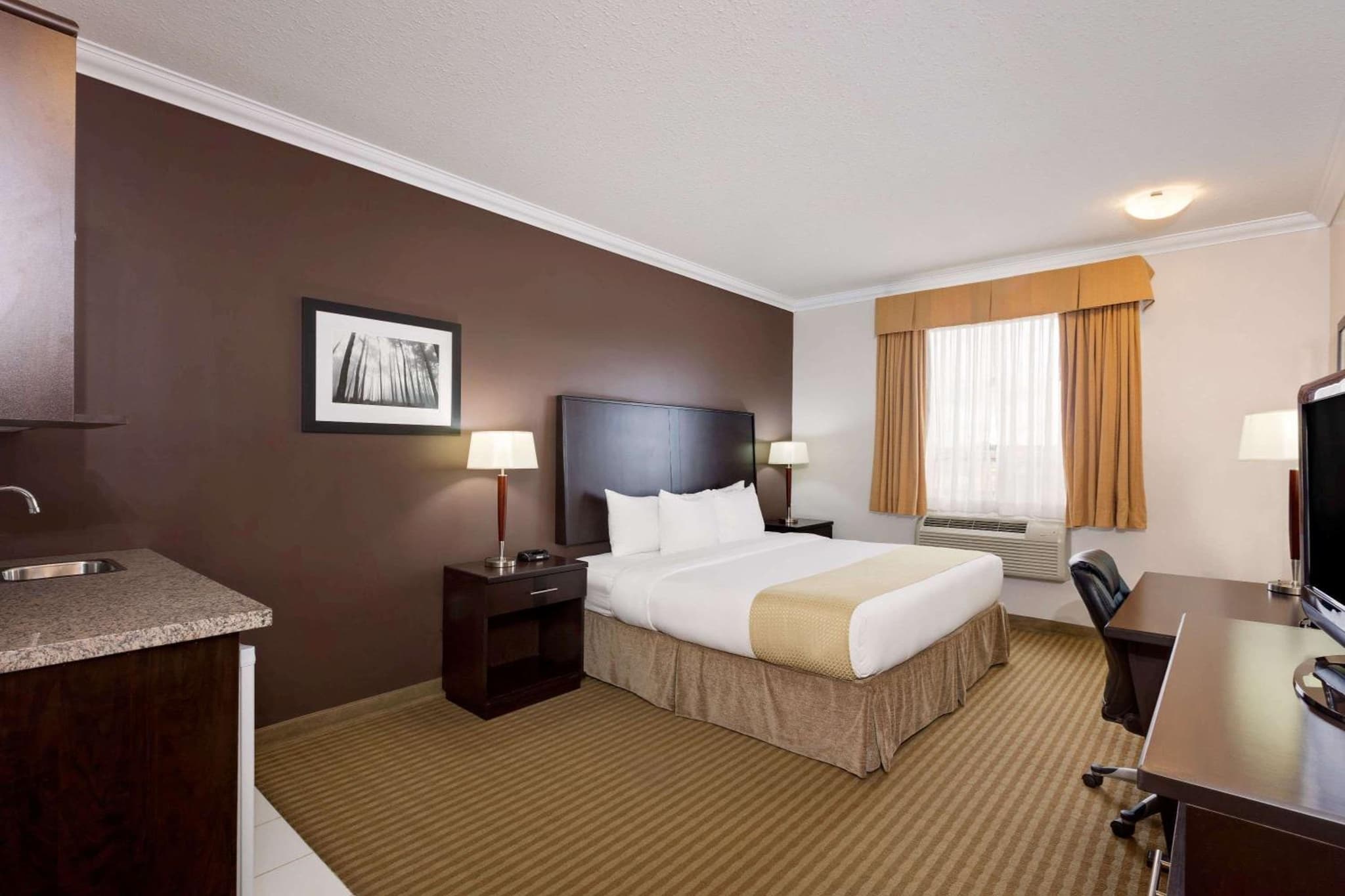 Ramada by Wyndham Cold Lake photo 2