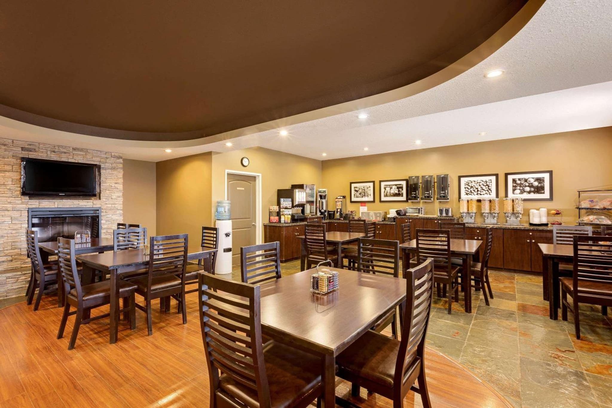 Ramada by Wyndham Cold Lake photo 5