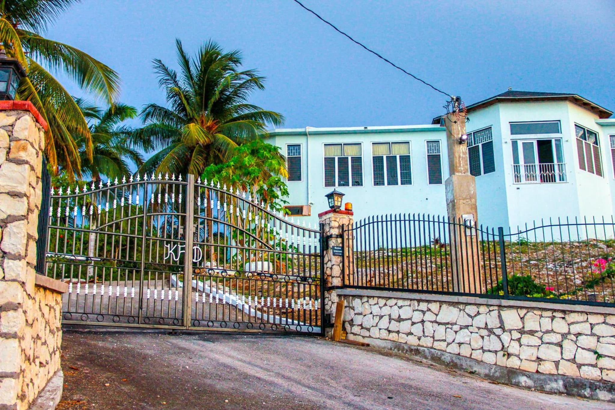Sunshine Lodge: Your home away from home