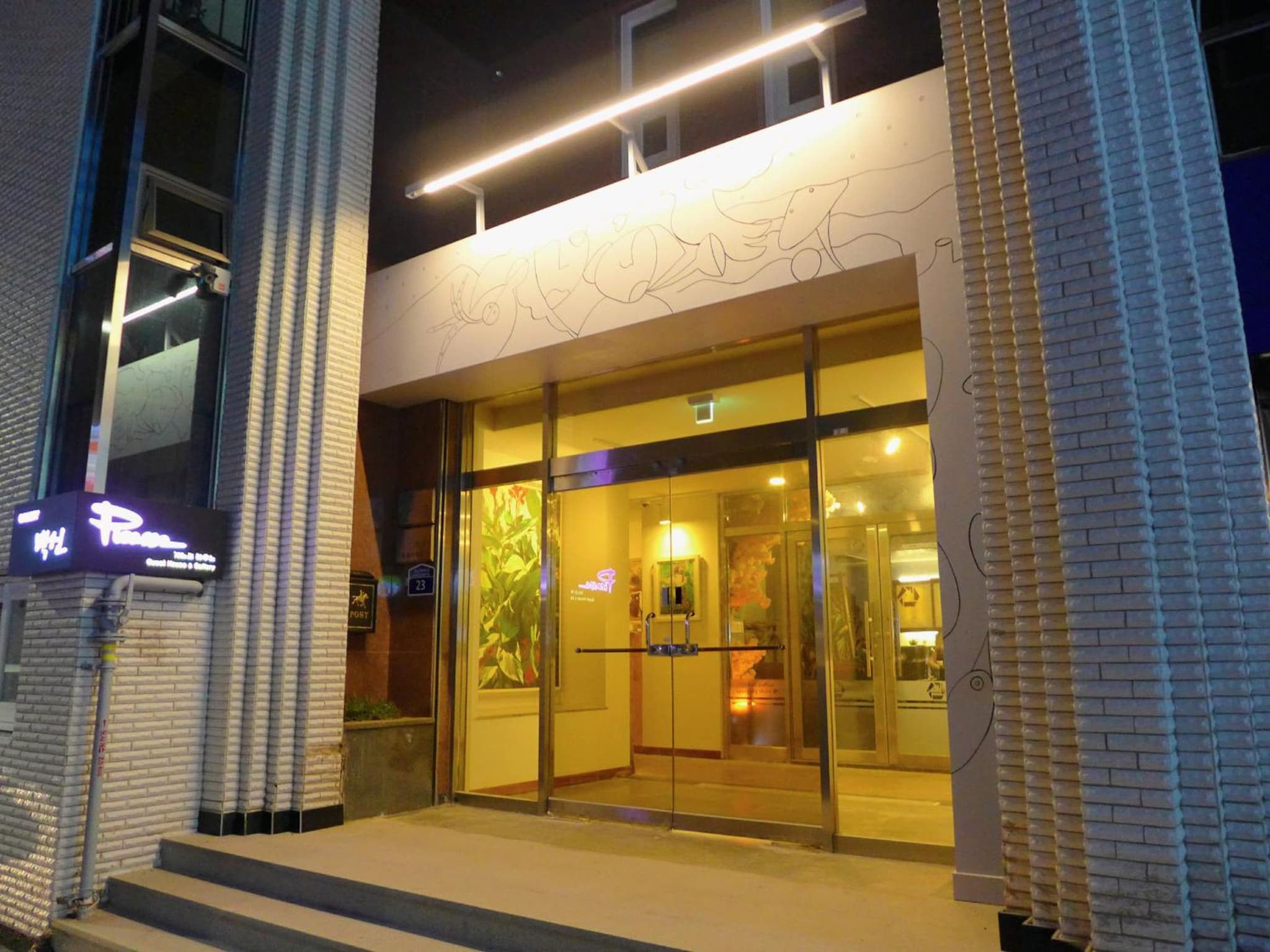 Gallery Family Hotel