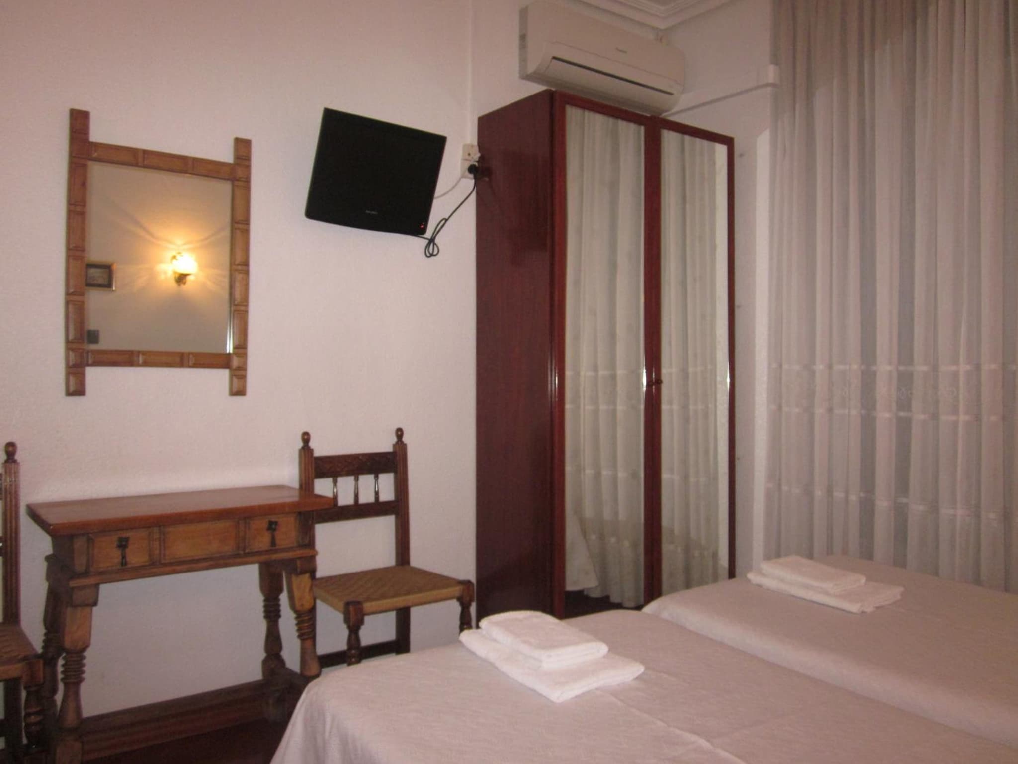 Hostal Esmeralda photo 2