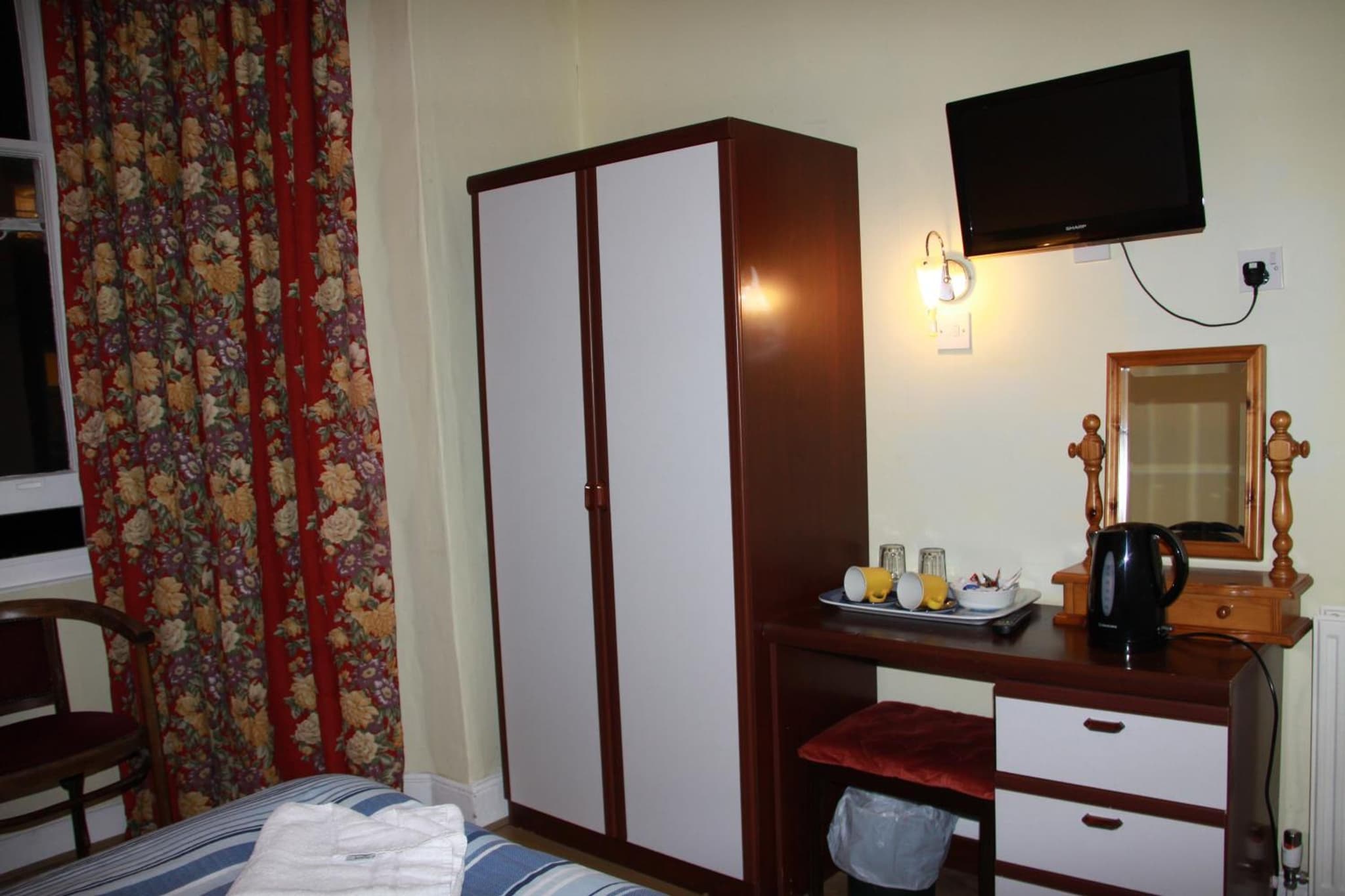 Ambassador Hotel photo 4
