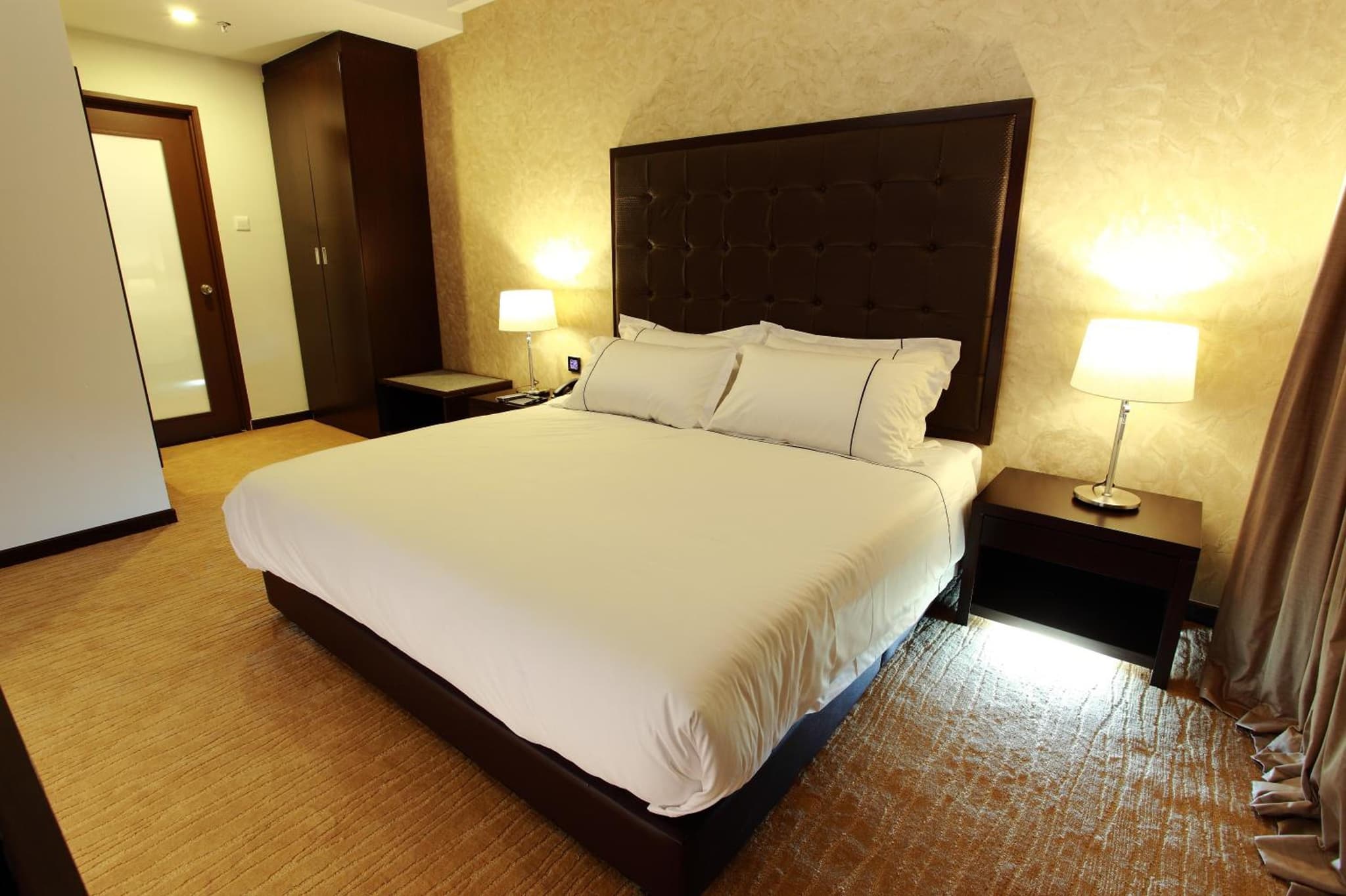 Symphony Suites Hotel photo 9