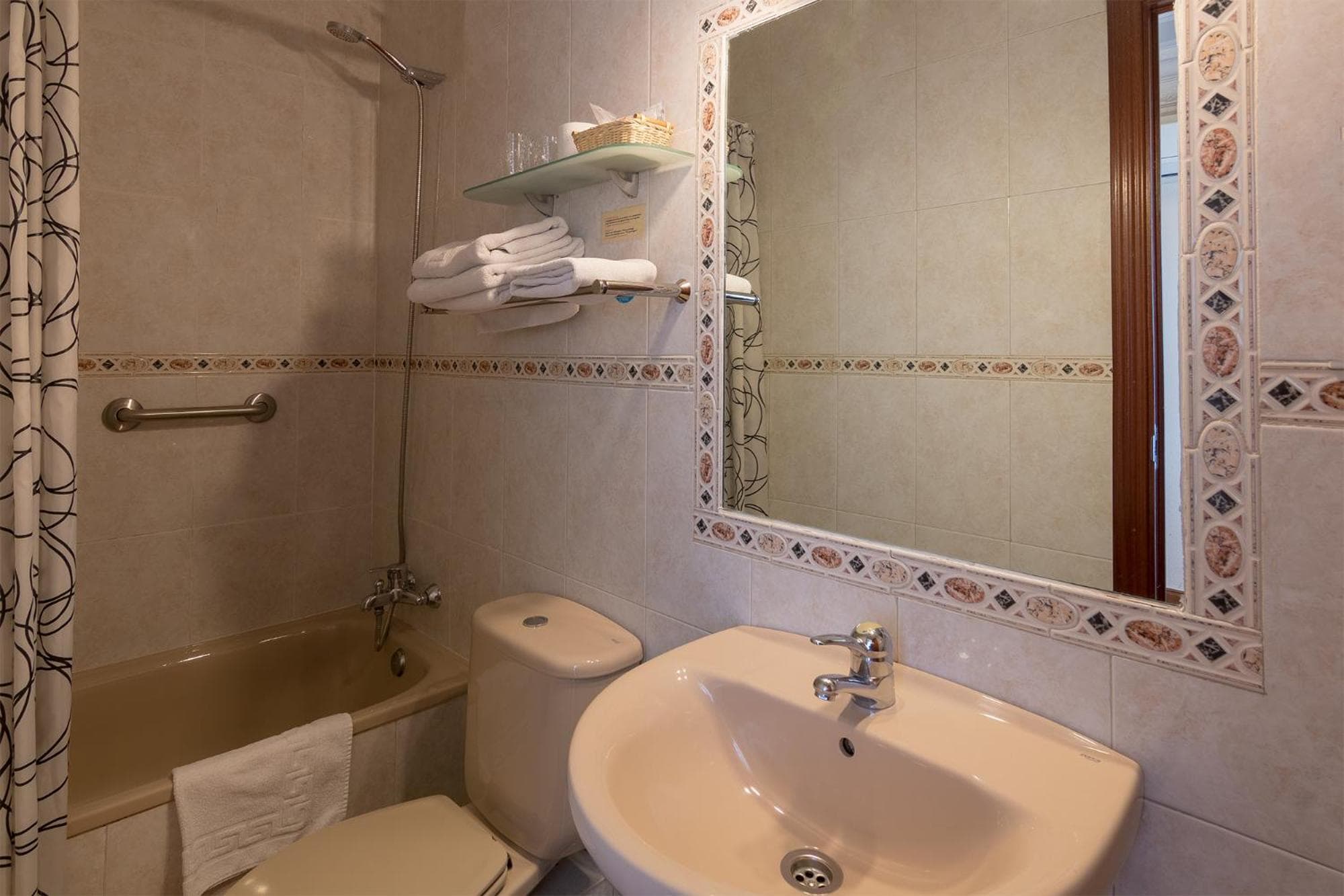 Hostal Santillan photo 3