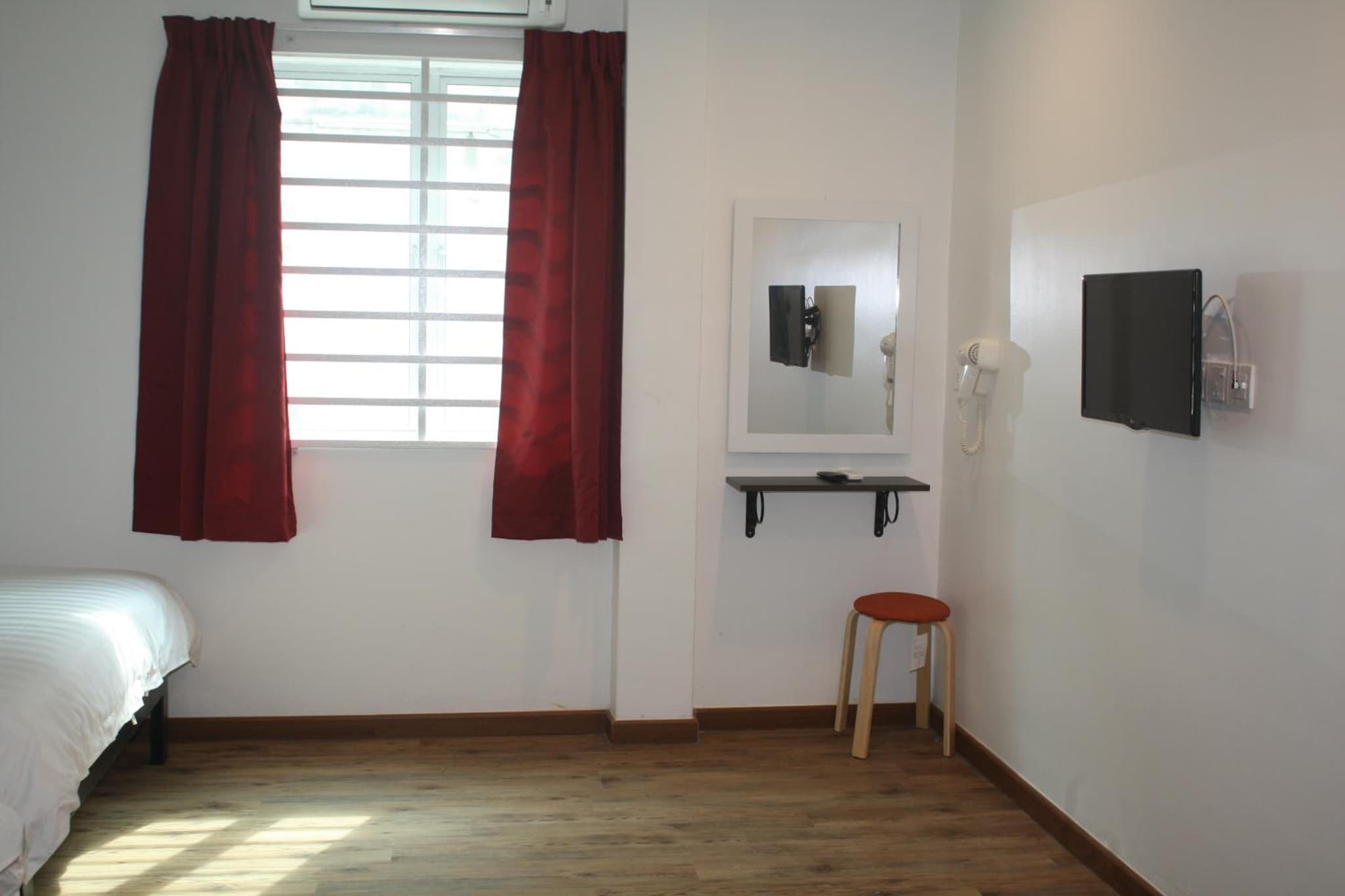 Cozy Riverside Hotel photo 7