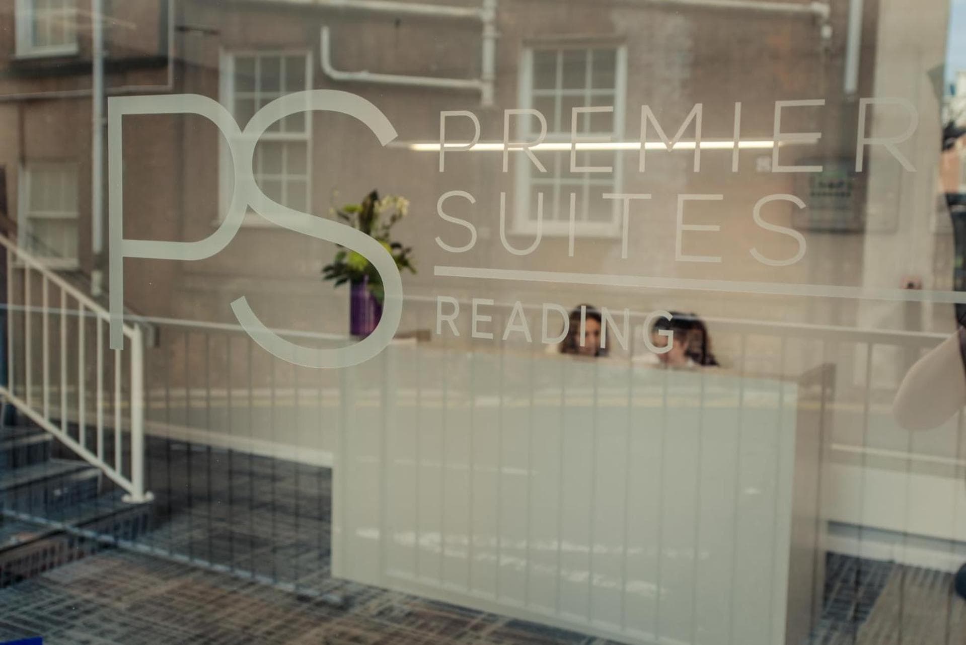 PREMIER SUITES Reading photo 2