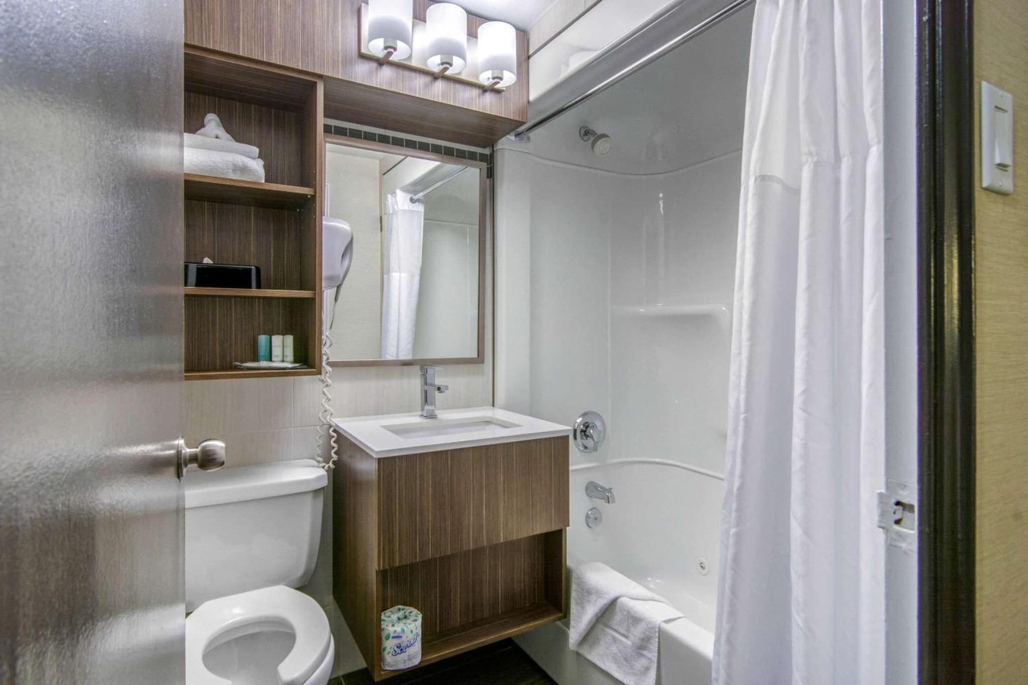 Clarion Hotel photo 3