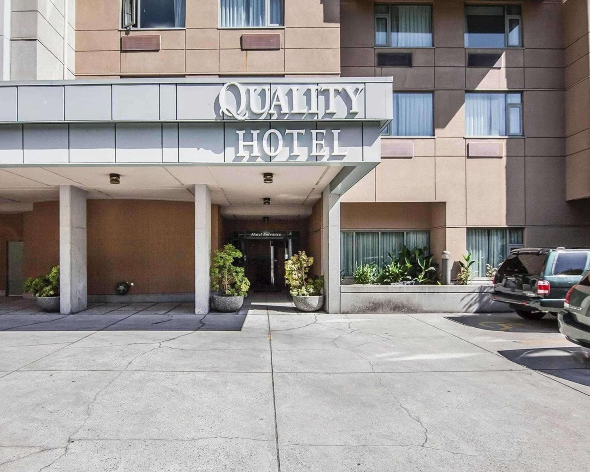 Comfort Hotel Vancouver Airport