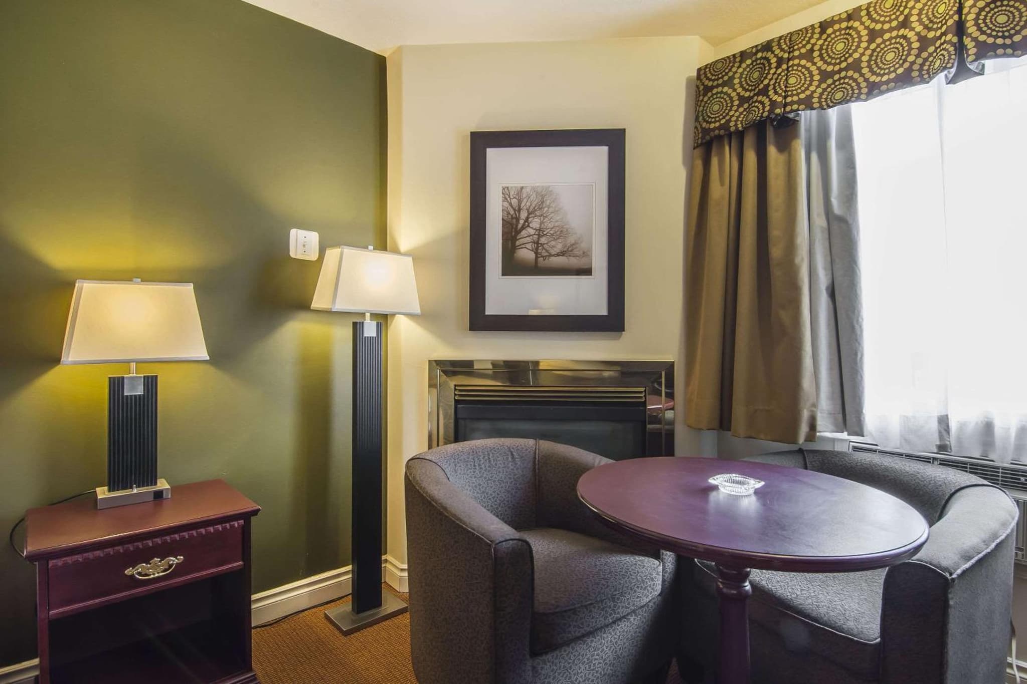 Econo Lodge Inn & Suites High Level photo 3