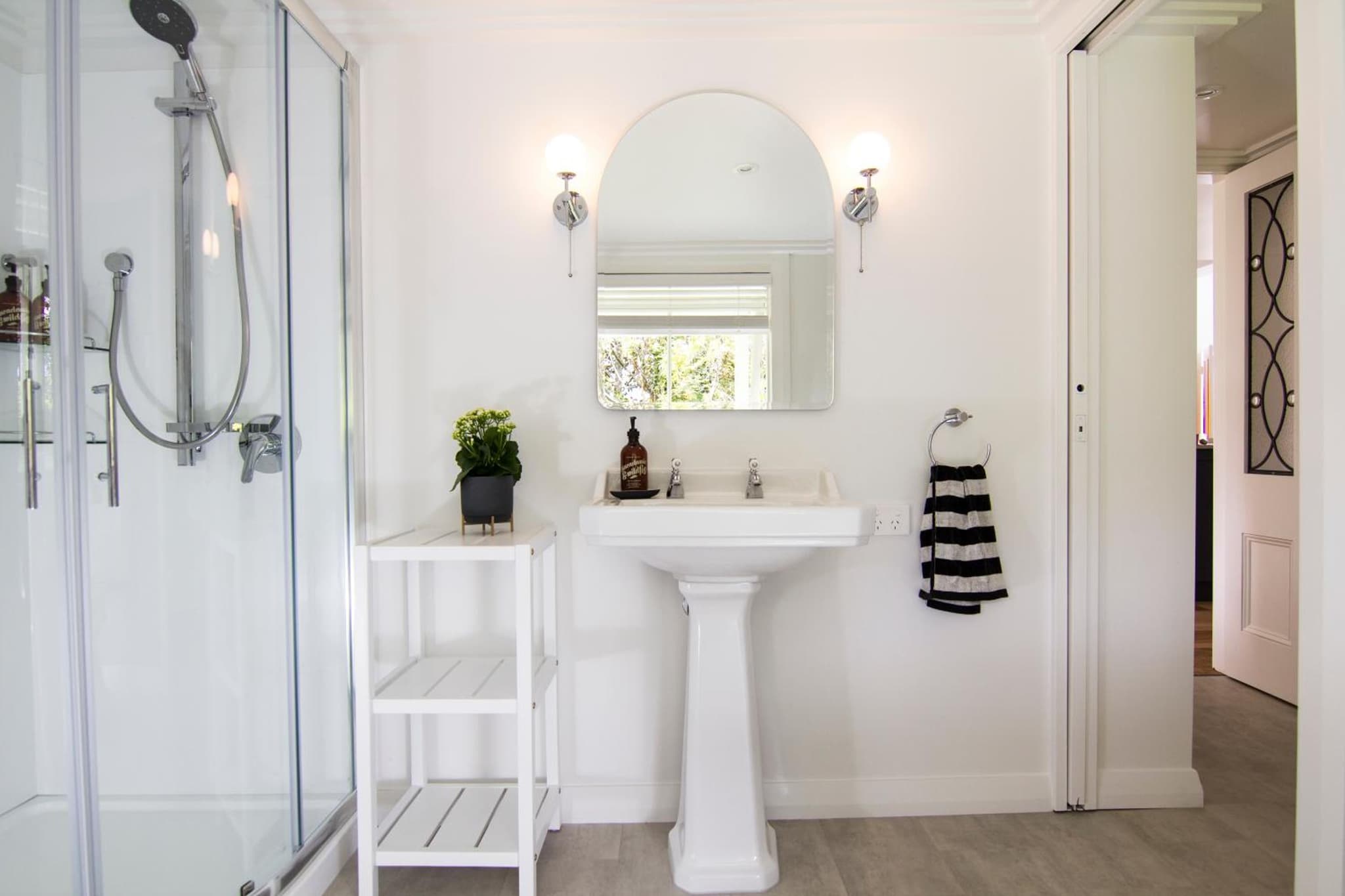 White Cottage photo 4