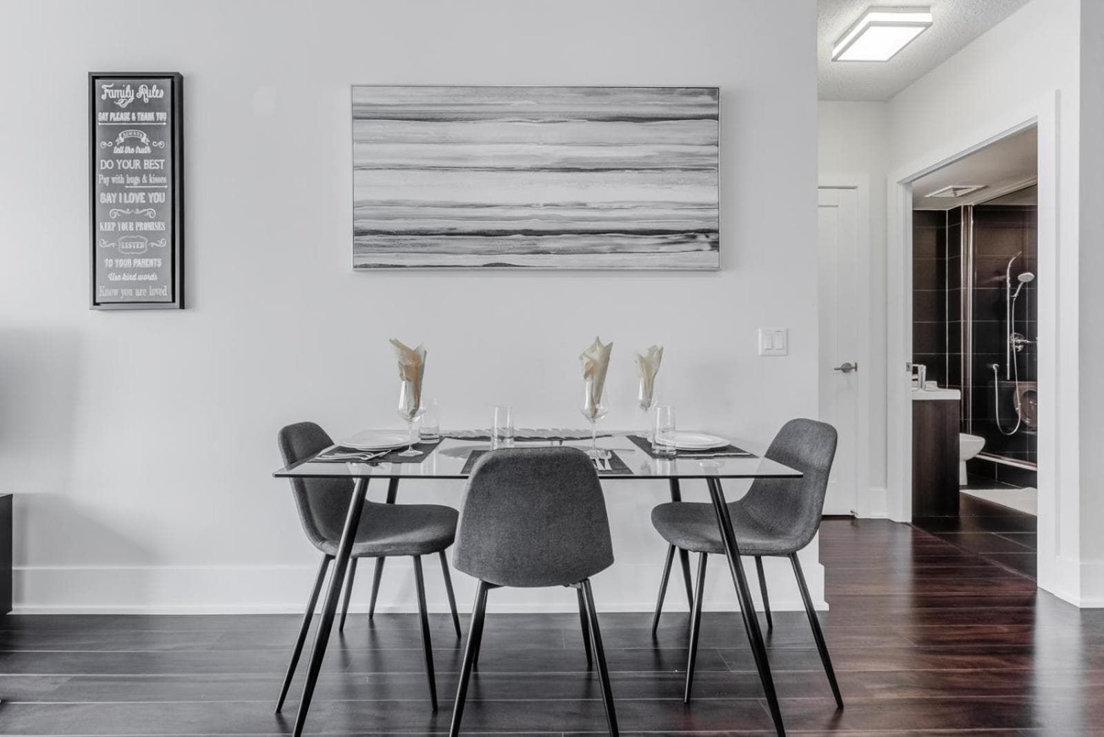 Chol Furnished Suites 2 Bedrooms Downtown Toronto Million Dollar CN Tower View MTCC Rogers Centre Blue Jays TIFF Free Parking photo 8