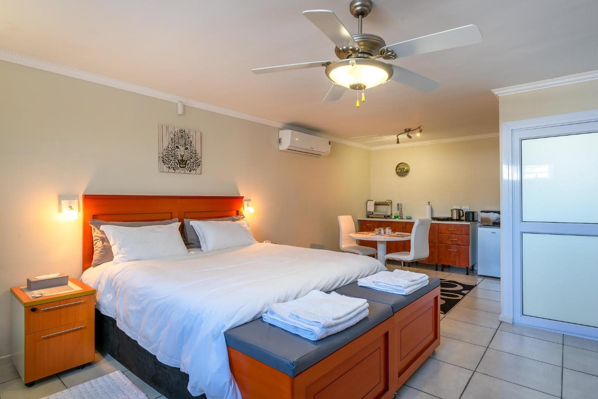 Pro Moni's Guesthouse photo 8