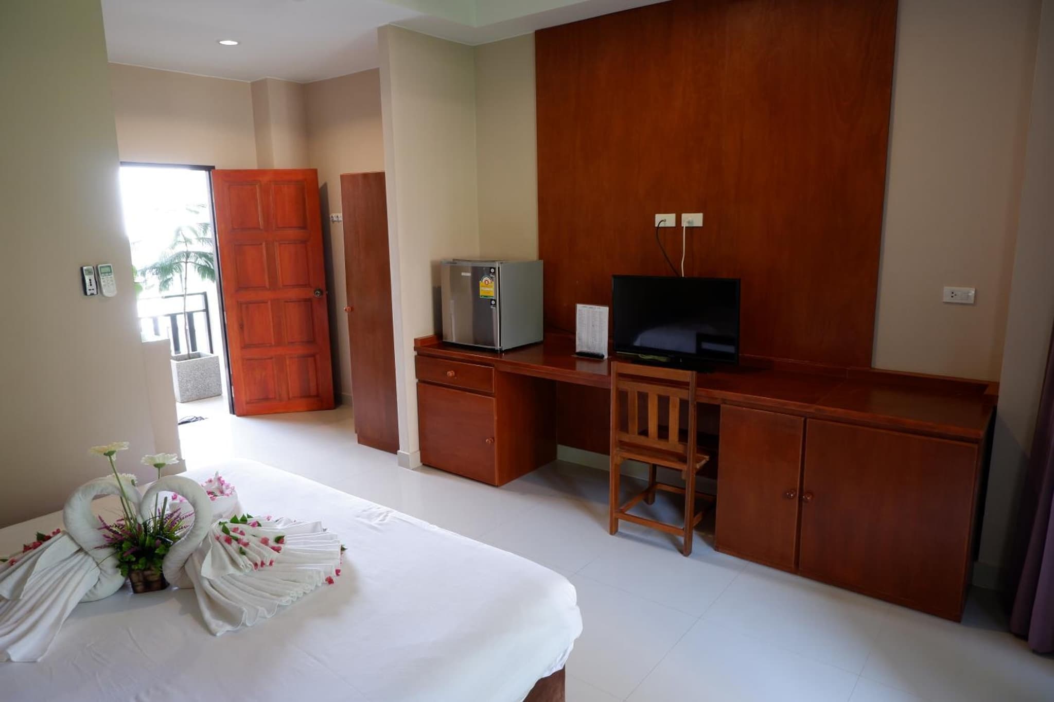 Kata Beachwalk Hotel and Bungalows photo 8