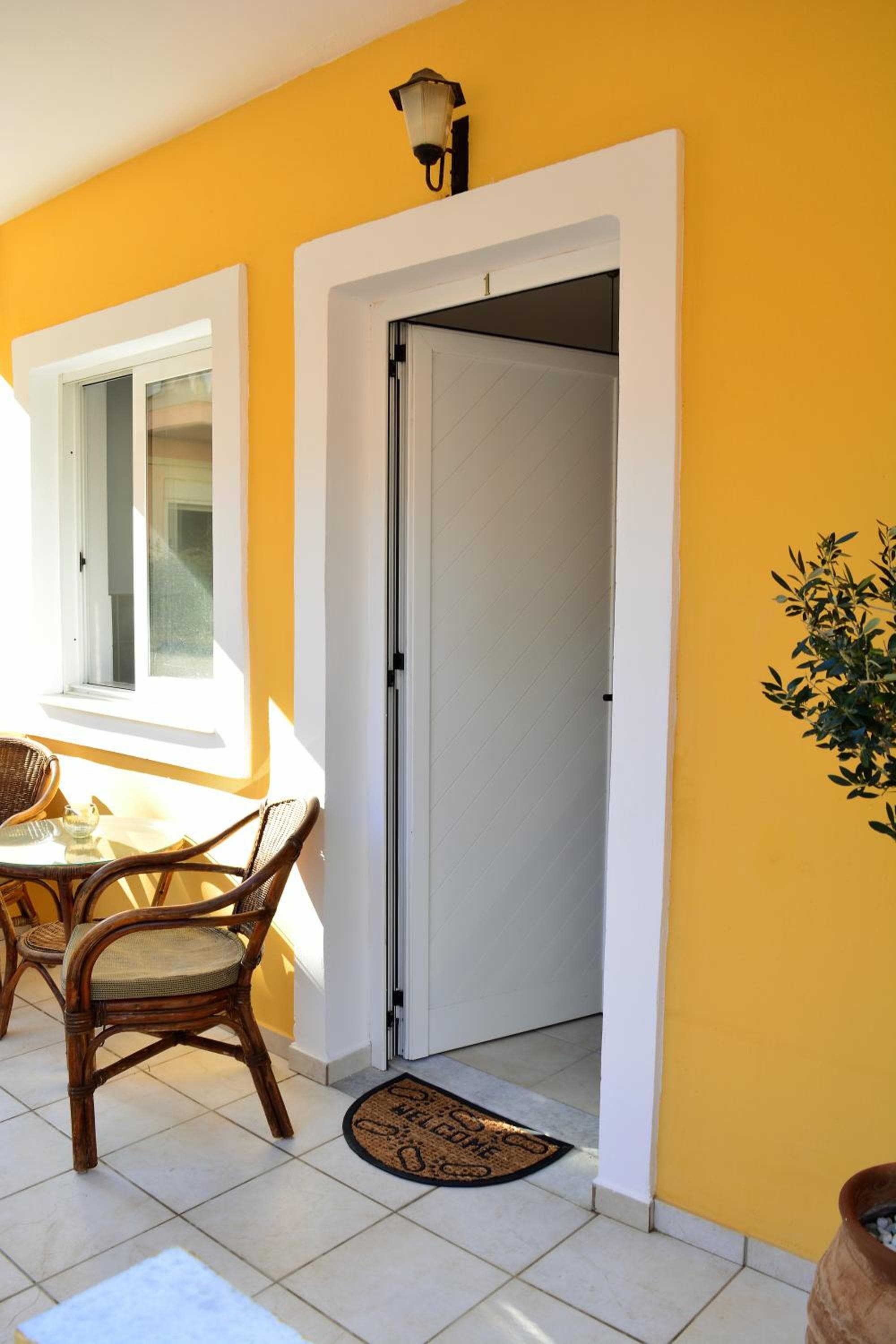 Raph's Studios-Apts By The Sea photo 6