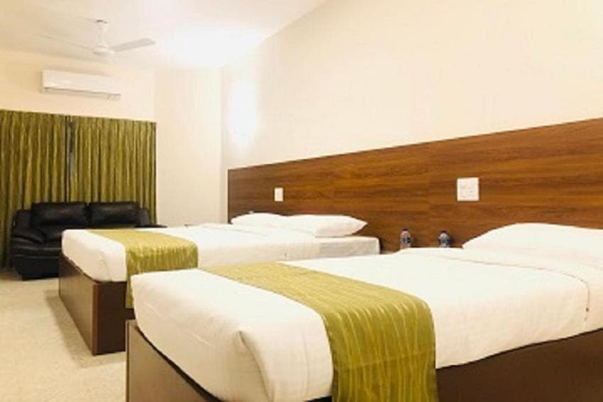 Sreeparthi Hotel photo 7