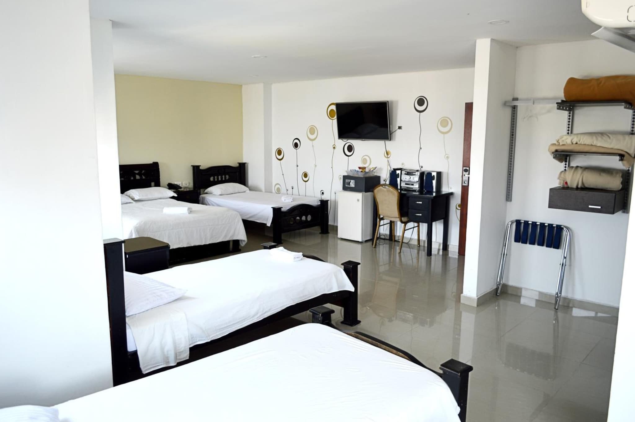 Hotel Intersuites photo 8