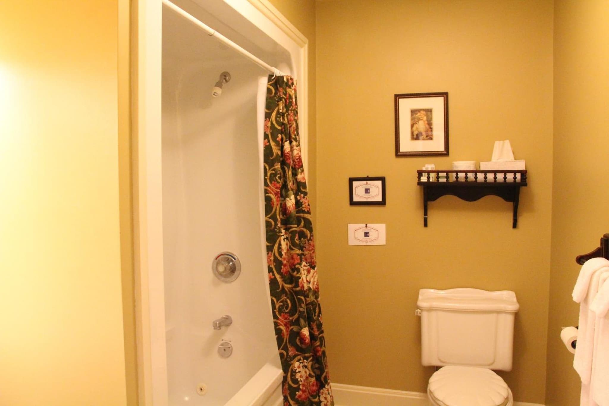 Lynwood Inn photo 2