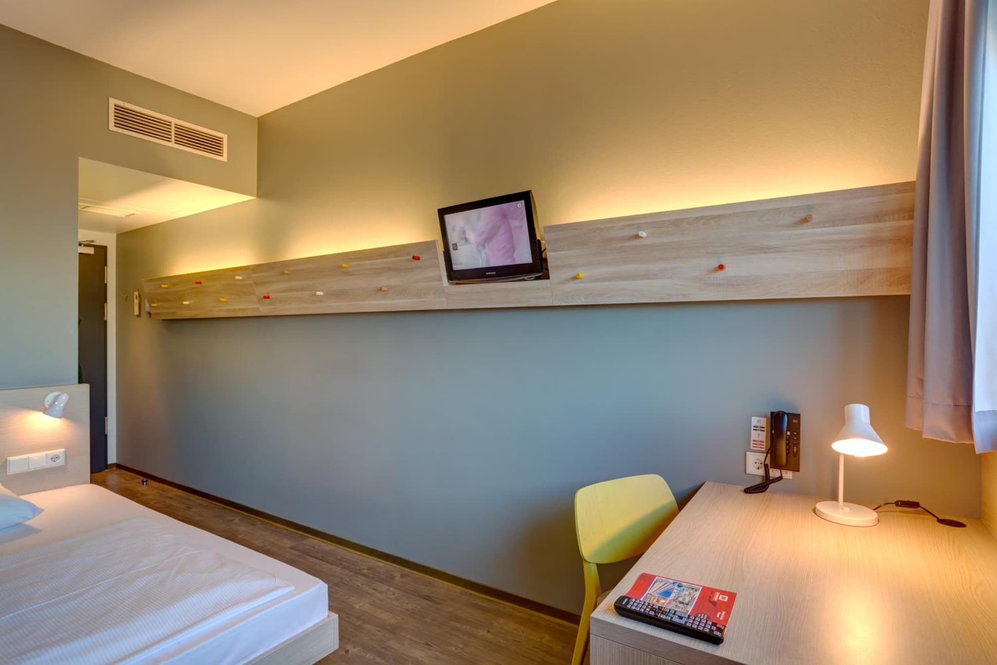 MEININGER Hotel Berlin Airport photo 7