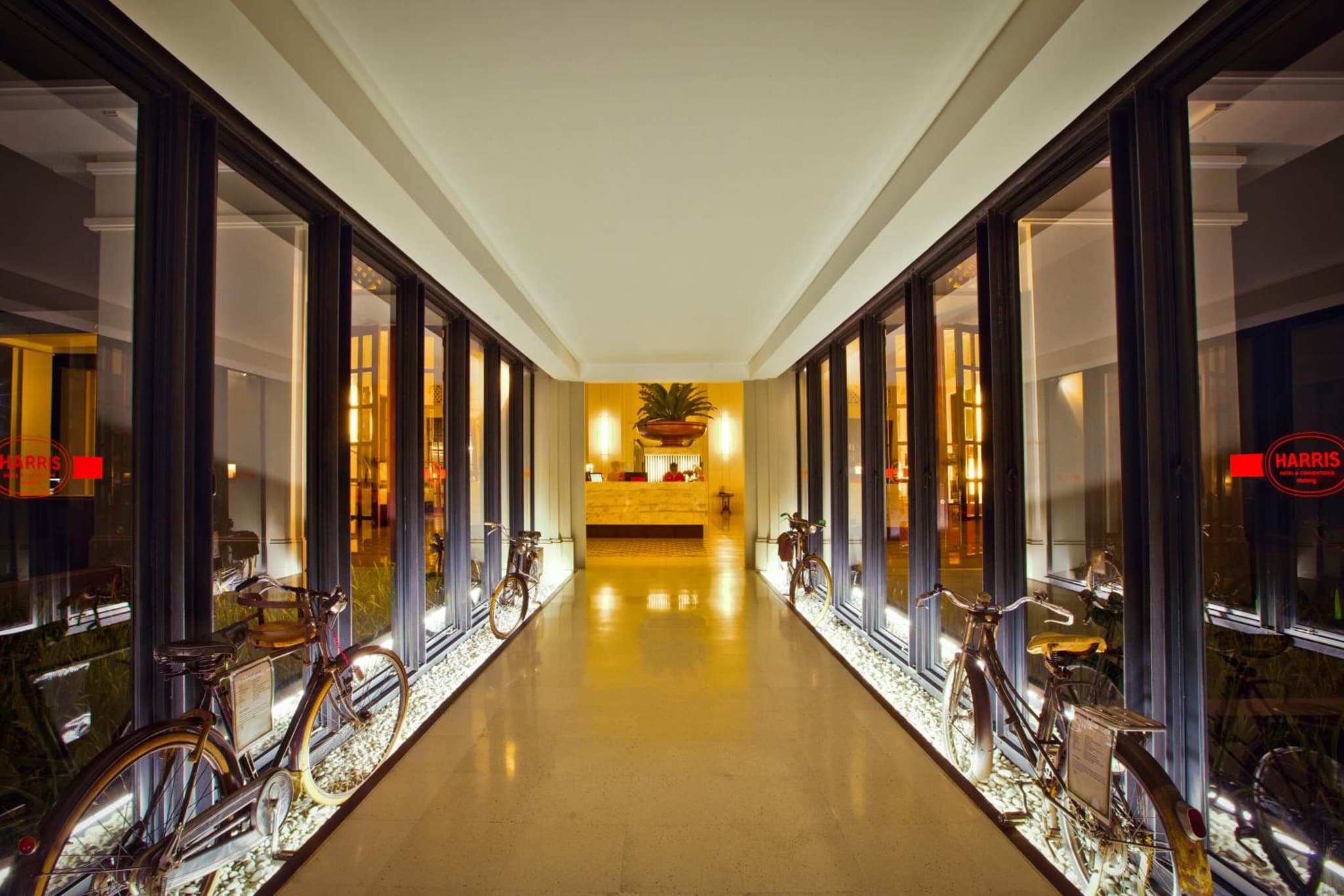 HARRIS Hotel & Conventions Malang photo 8