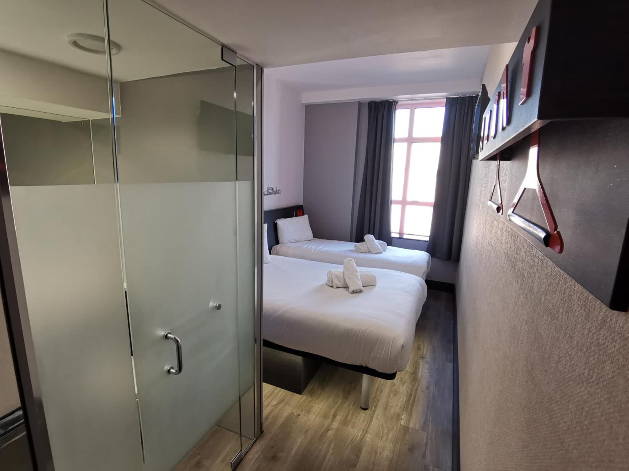 easyHotel Sheffield photo 2