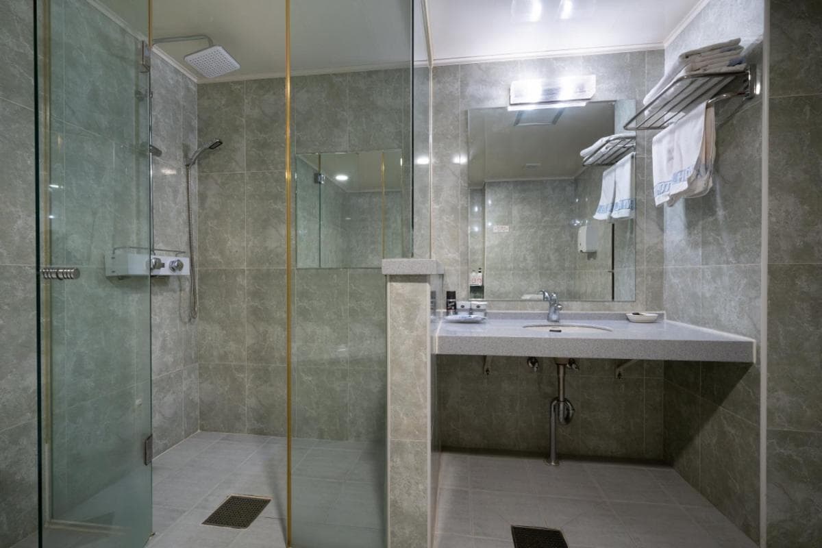 Symphony Hotel photo 9