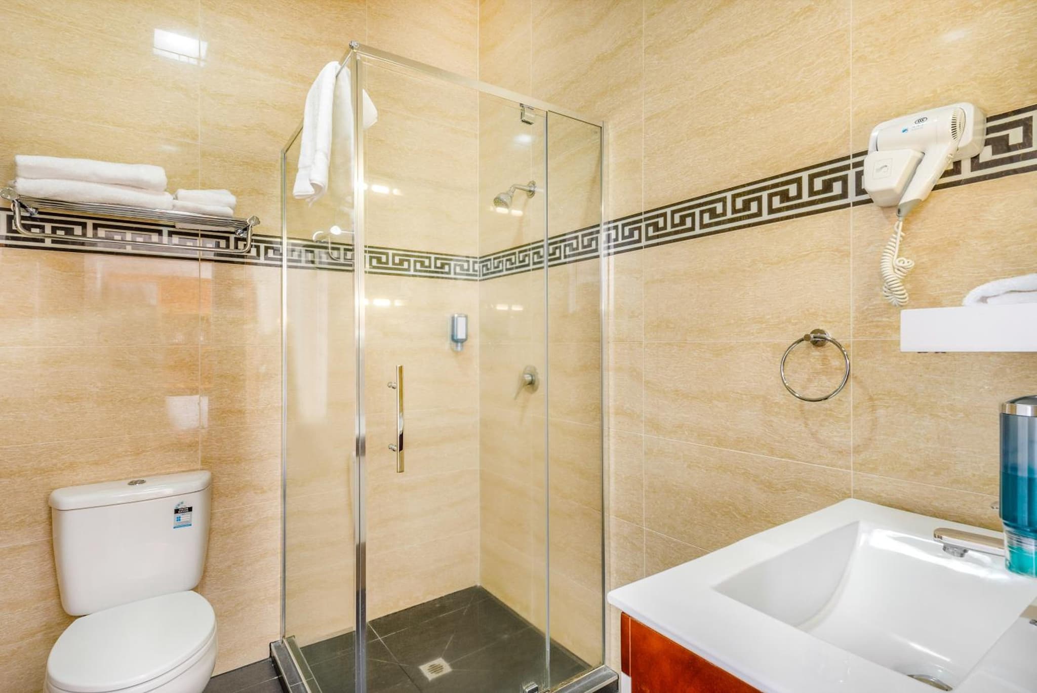 Ramada by Wyndham, Hamilton City Center photo 5