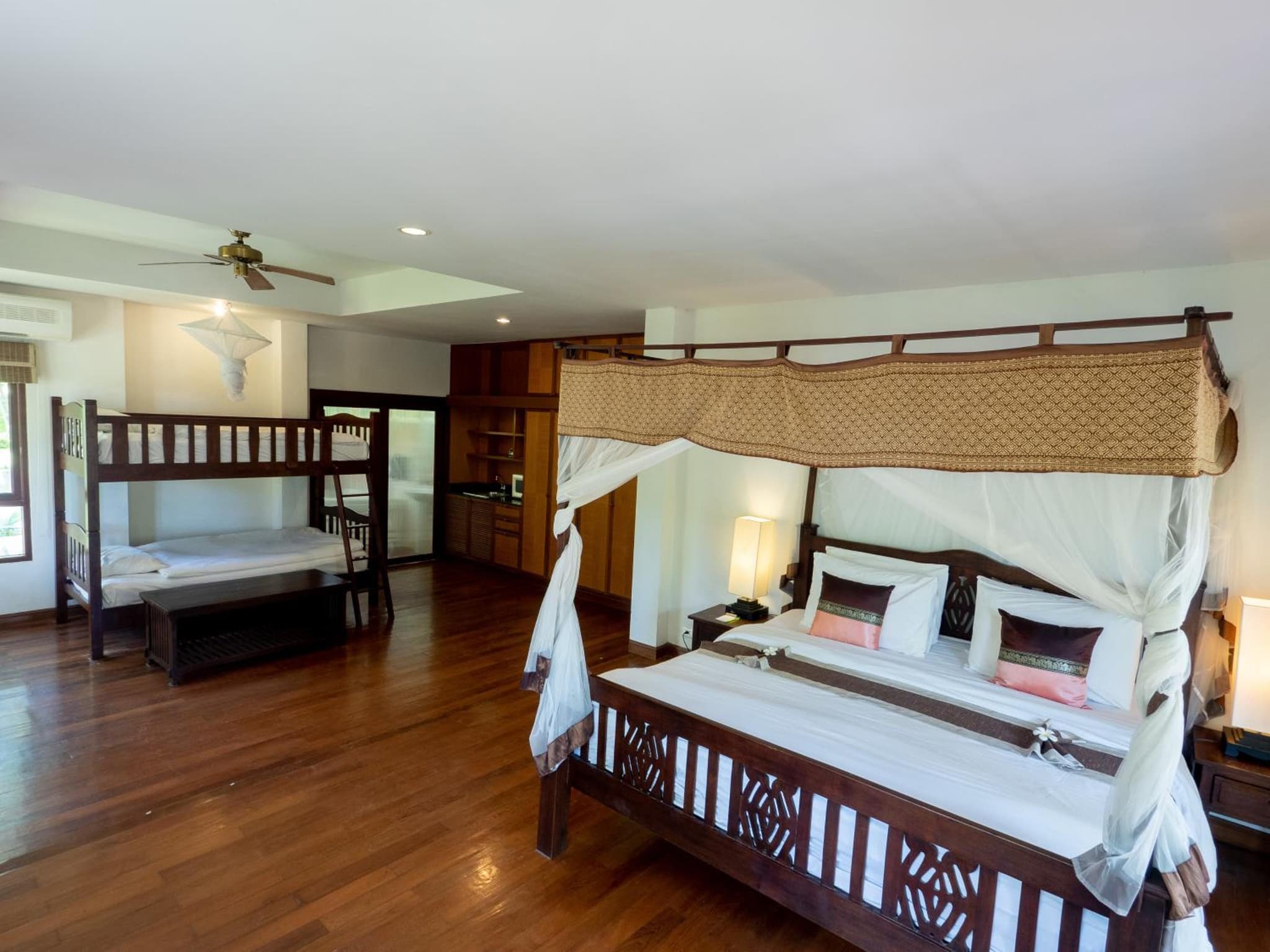 Royal Lanta Resort & Spa photo 2