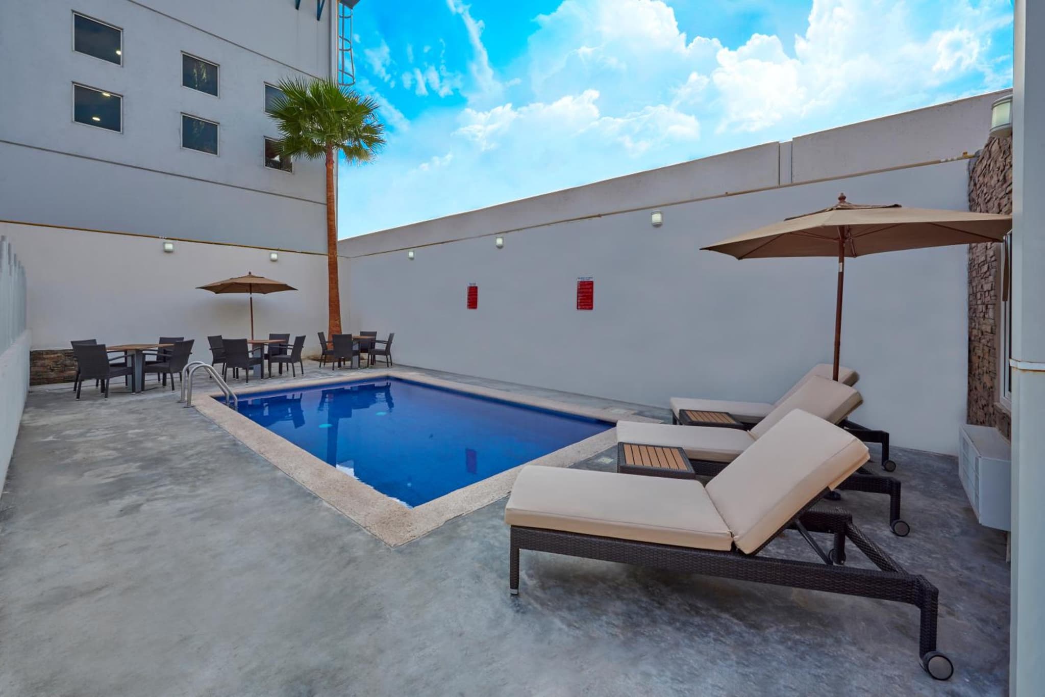 Extended Suites Monterrey Aeropuerto photo 2