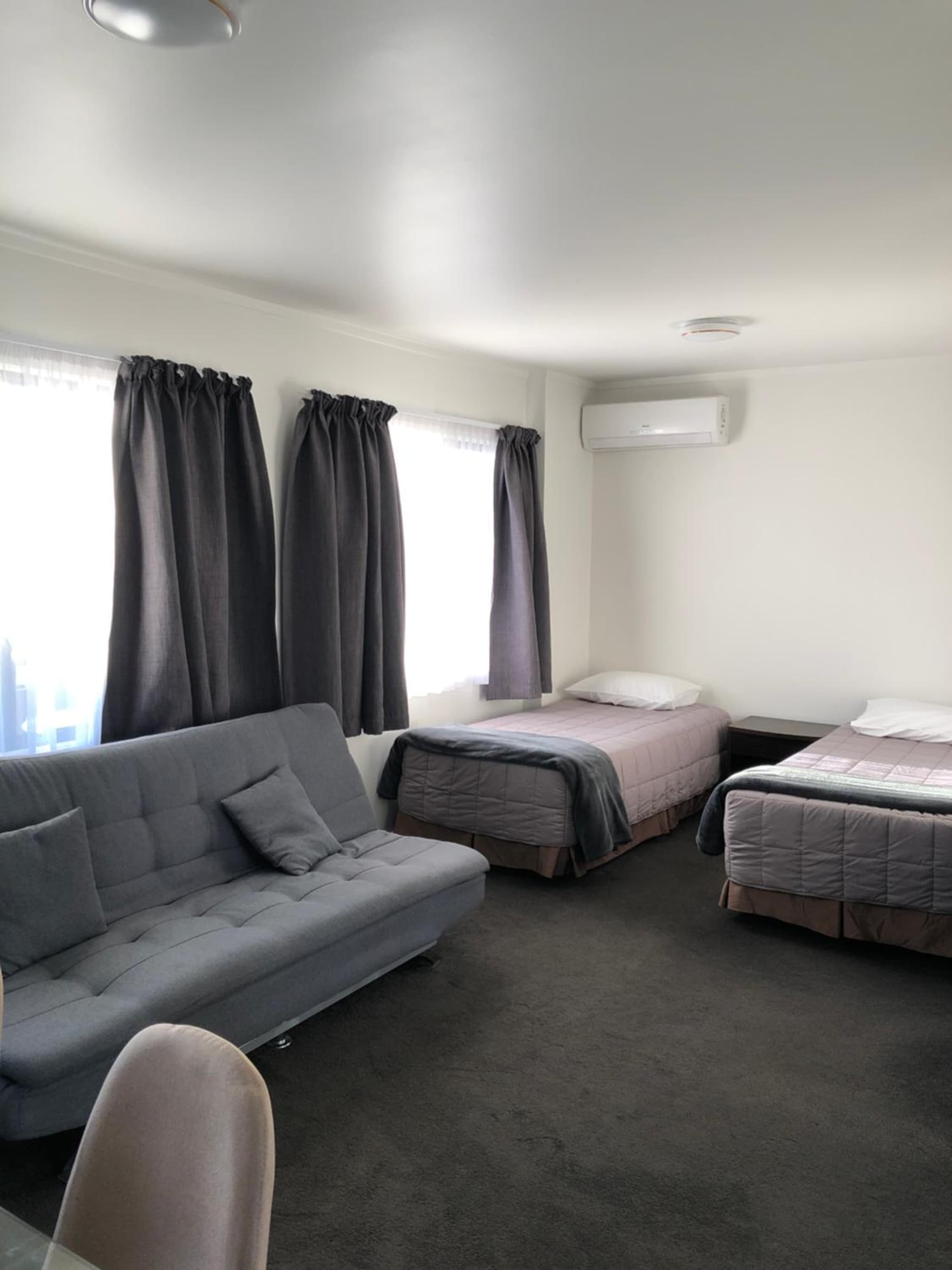 Grosvenor Motel photo 4
