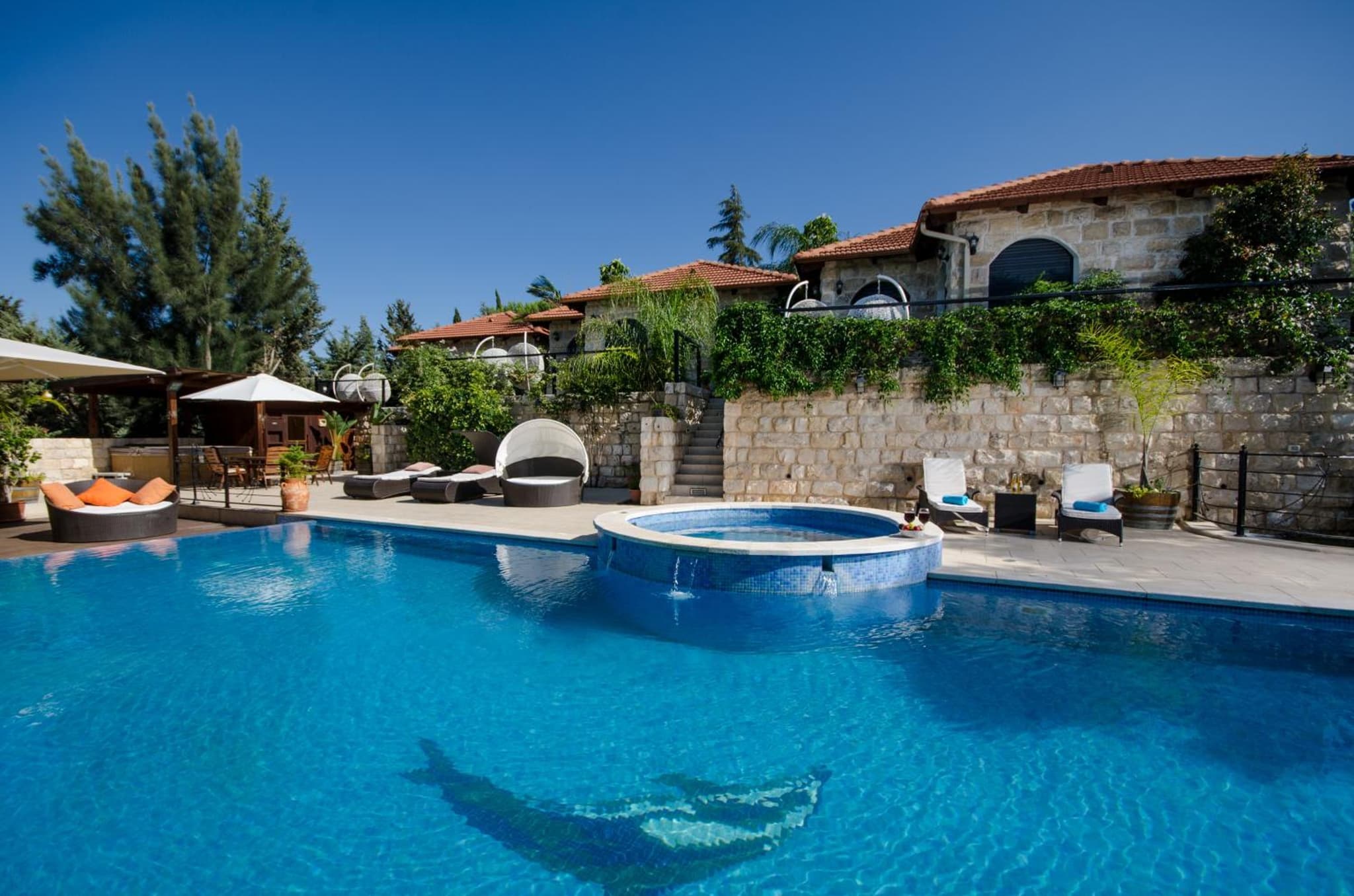 Renaissance Estate photo 9