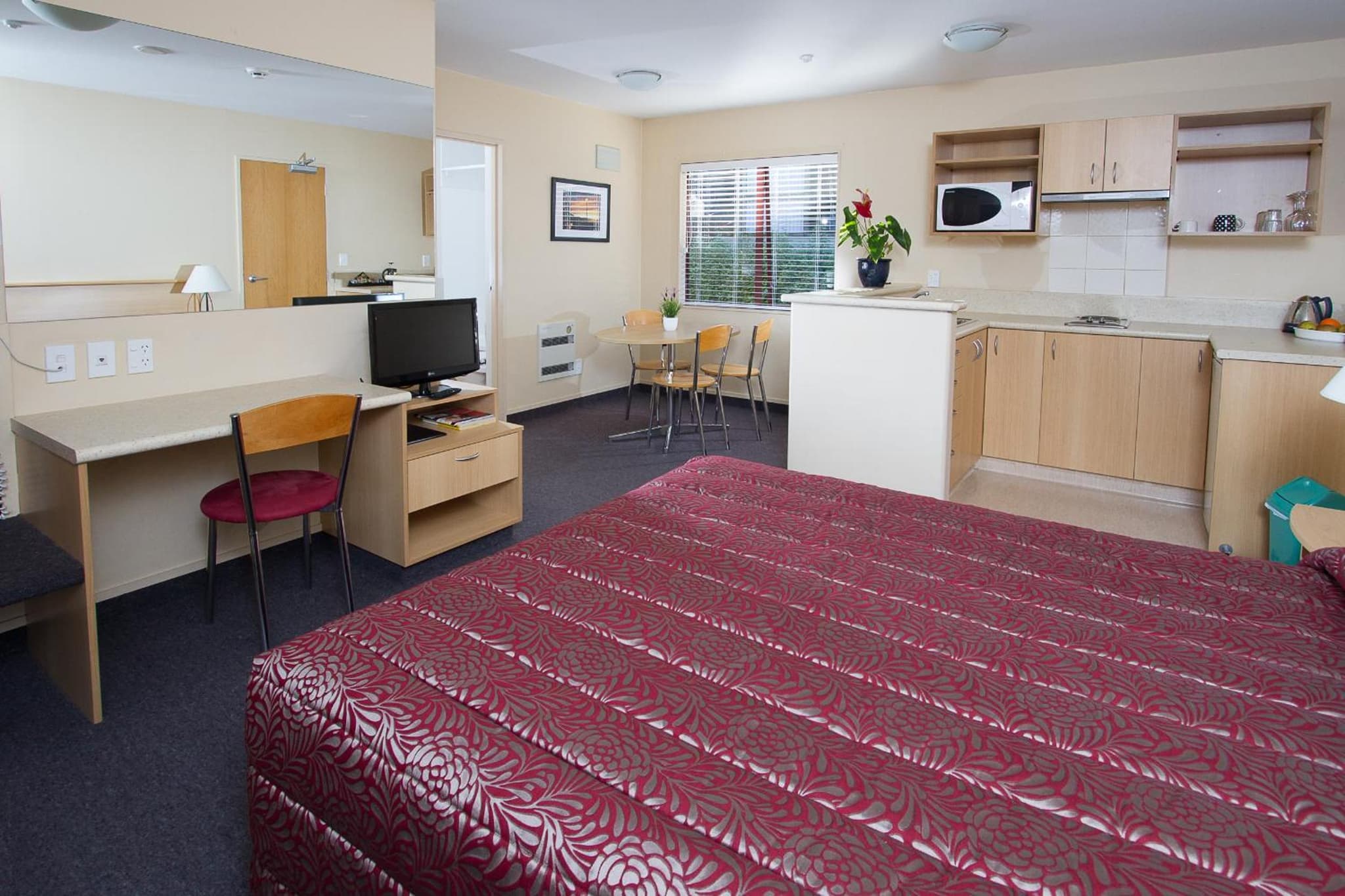 Alhambra Oaks Motor Lodge photo 7