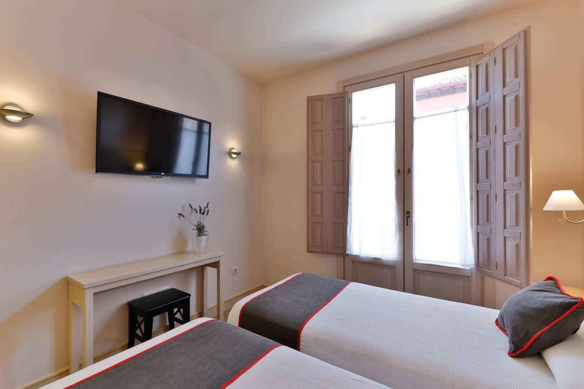 Hostal La Chata by Vivere Stays photo 9