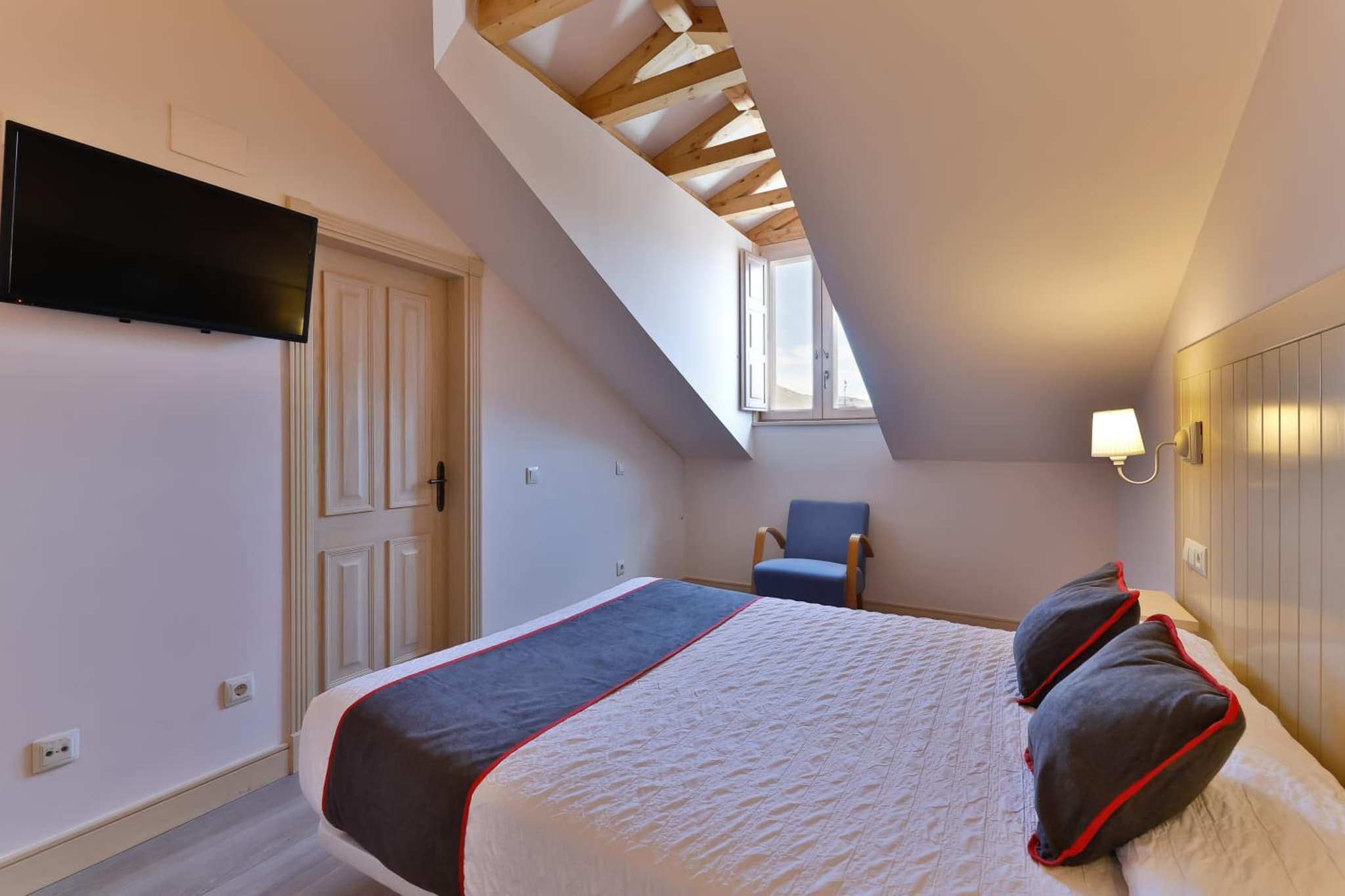 Hostal La Chata by Vivere Stays photo 5