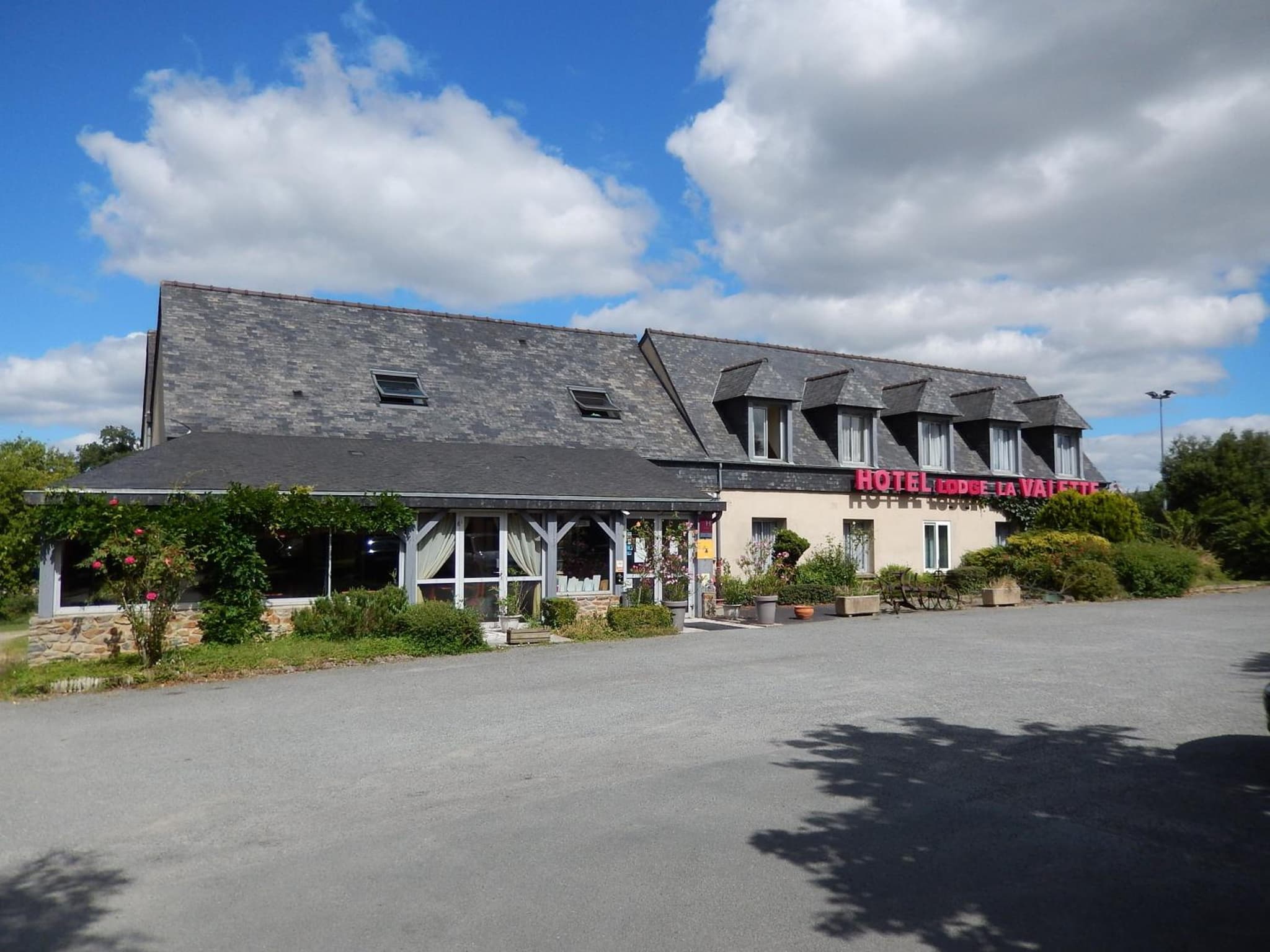 Logis Hôtel Lodge La Valette photo 6