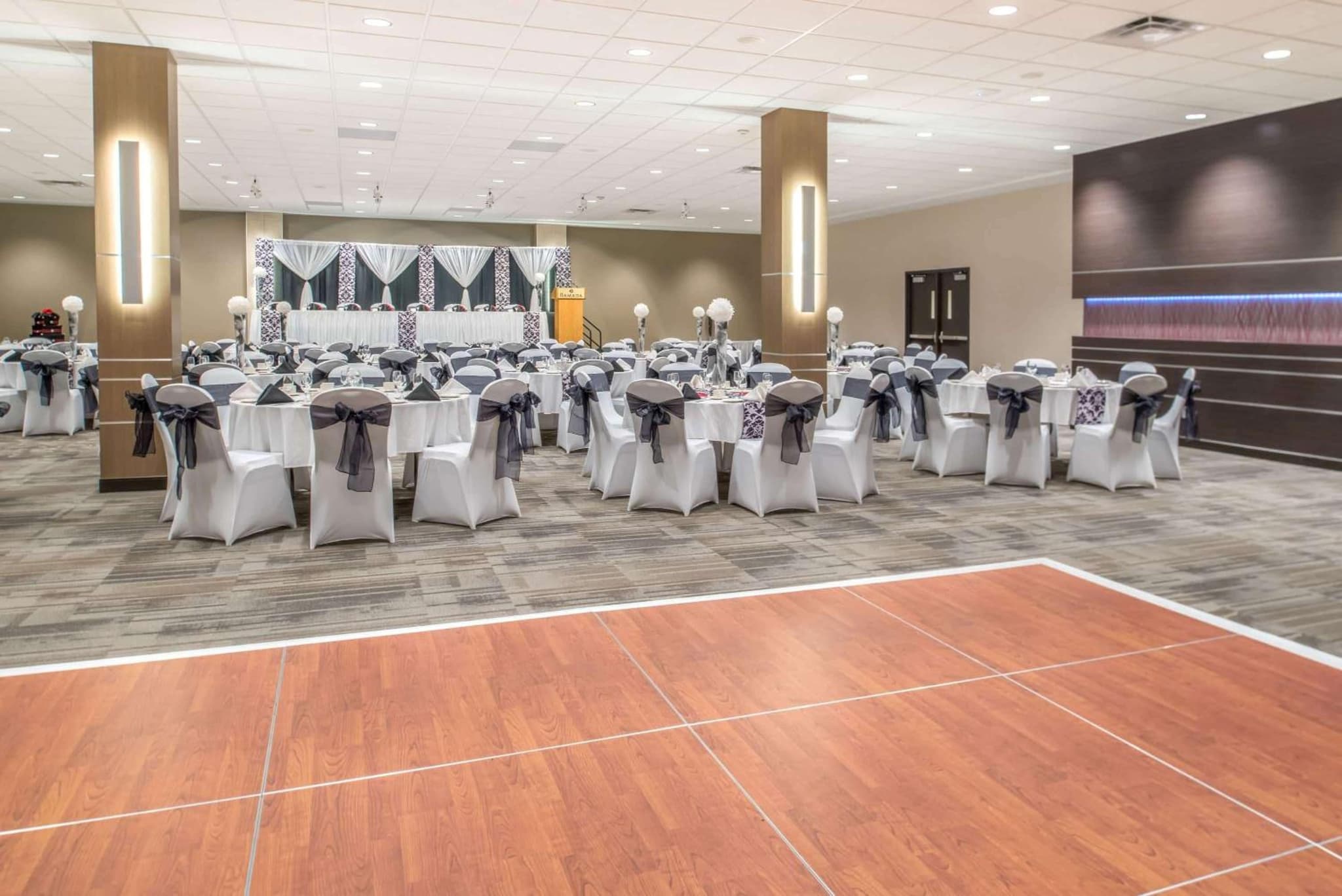 Ramada by Wyndham Saskatoon photo 9