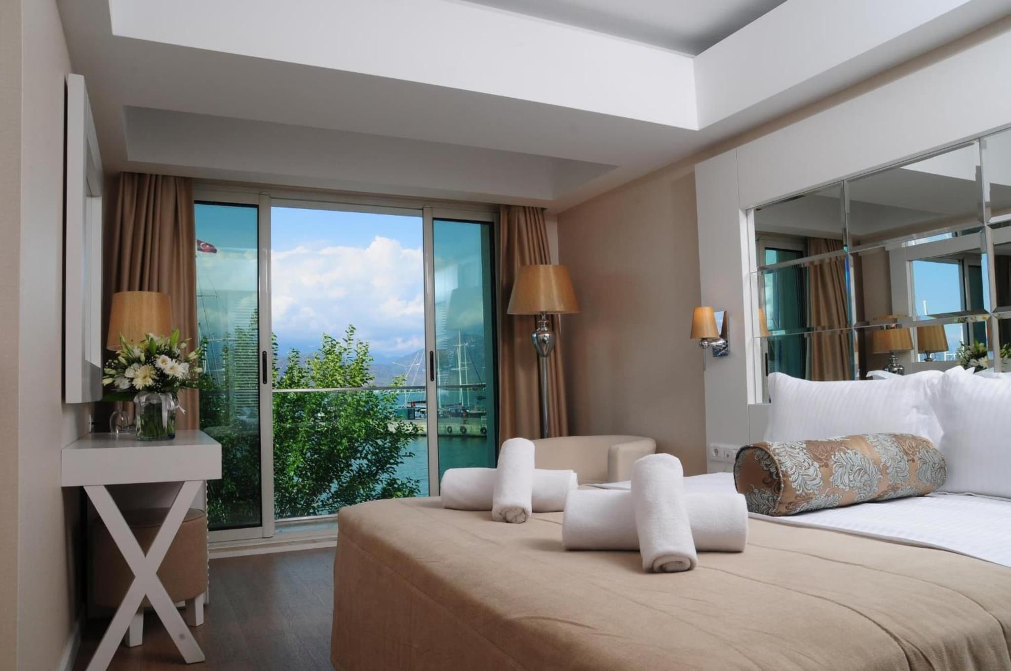 Alesta Yacht Hotel photo 2