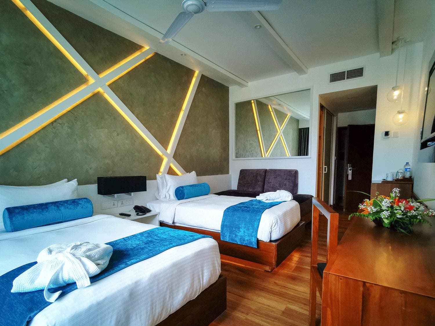 Camelot Beach Hotel photo 2