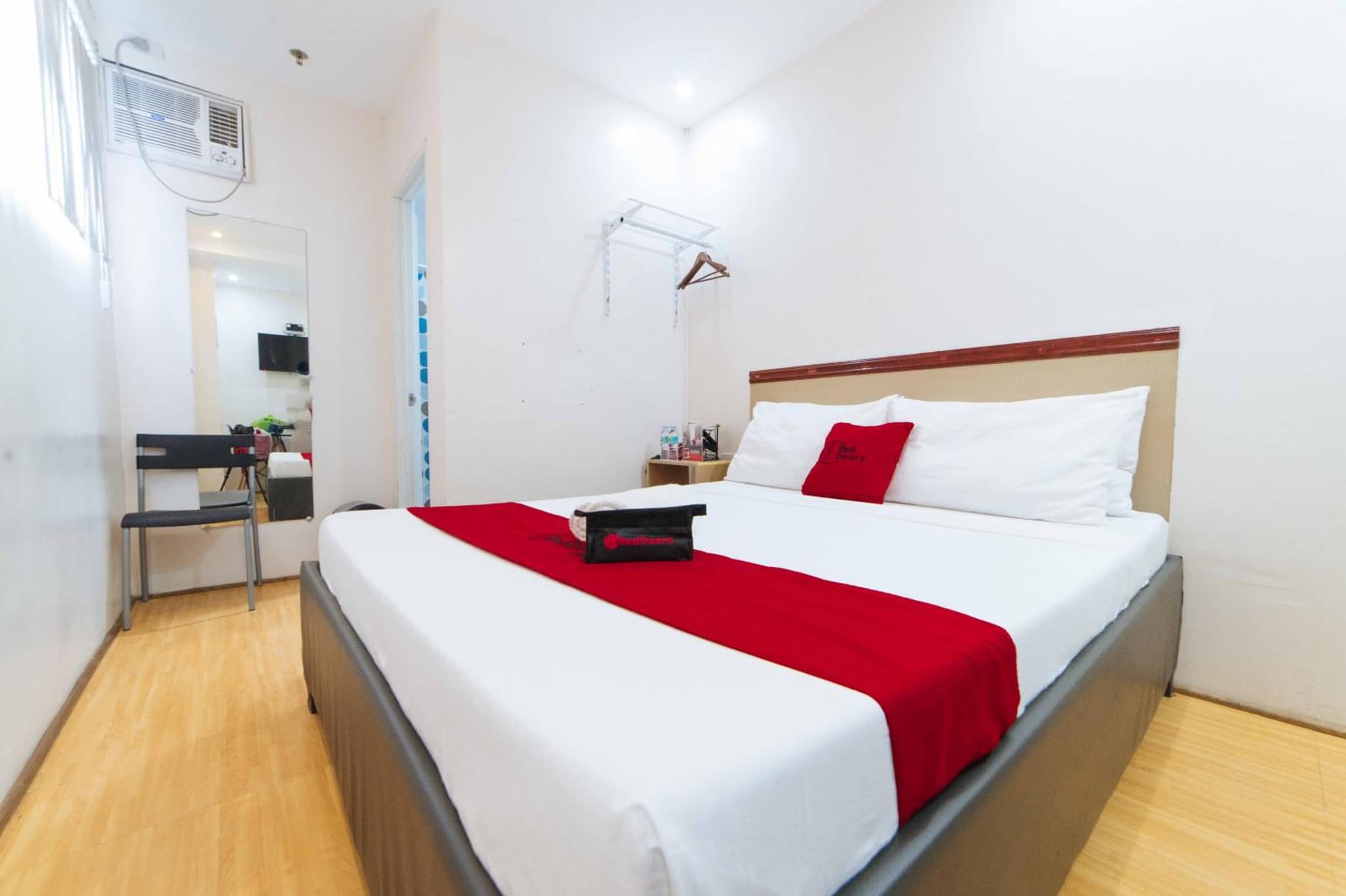 RedDoorz Plus near SM Lanang Davao photo 9
