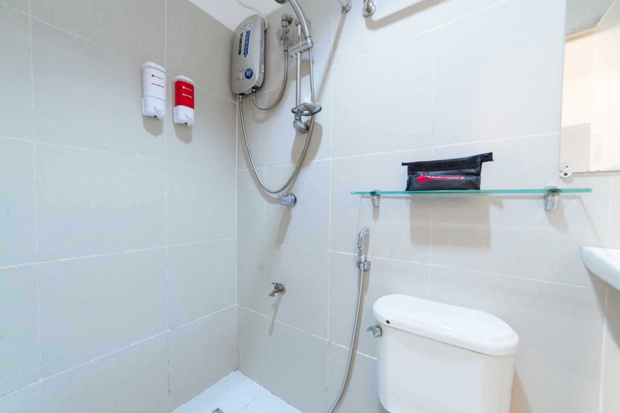 RedDoorz Plus near SM Lanang Davao photo 6