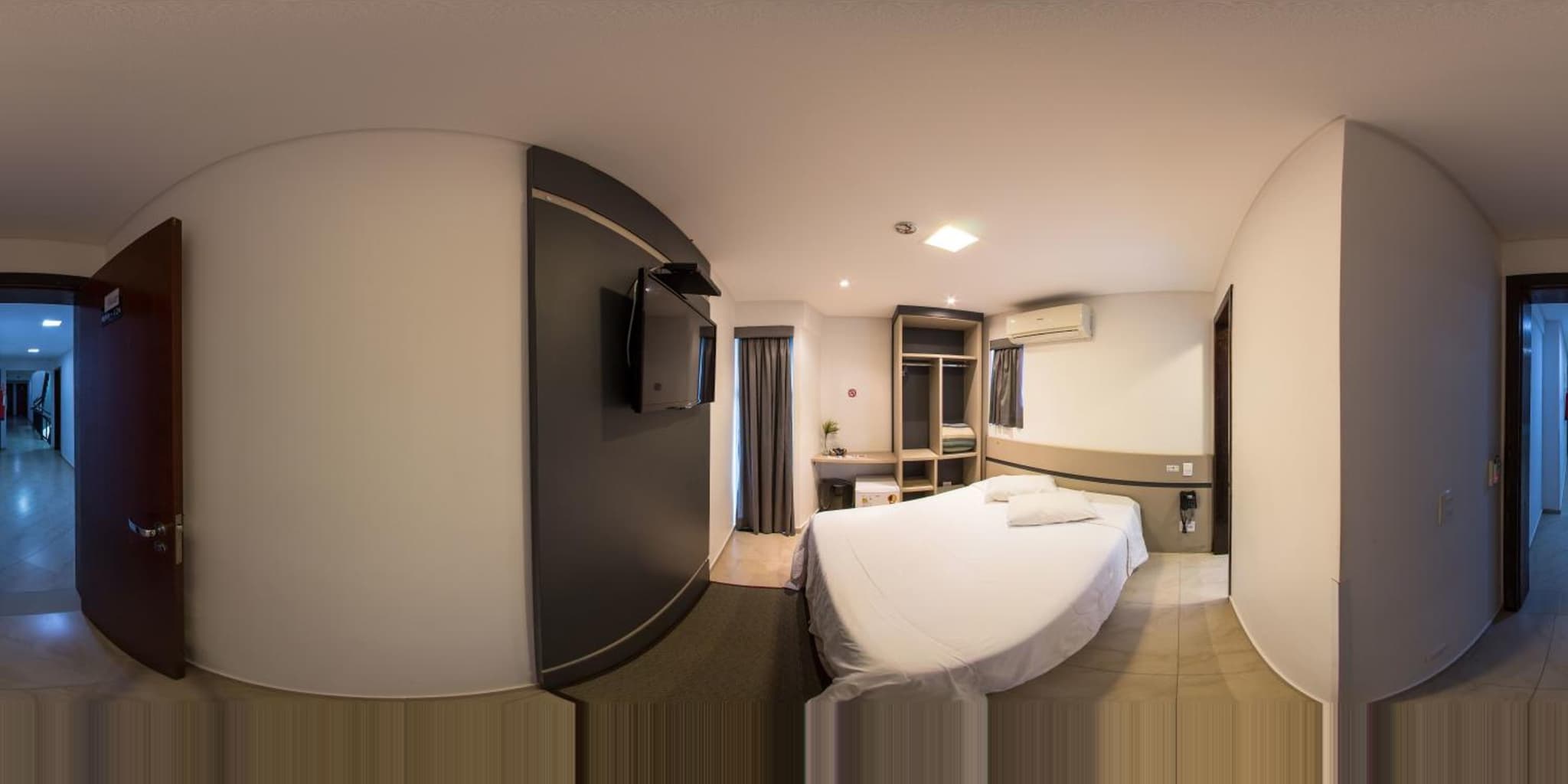 Hollyster Hotel photo 2