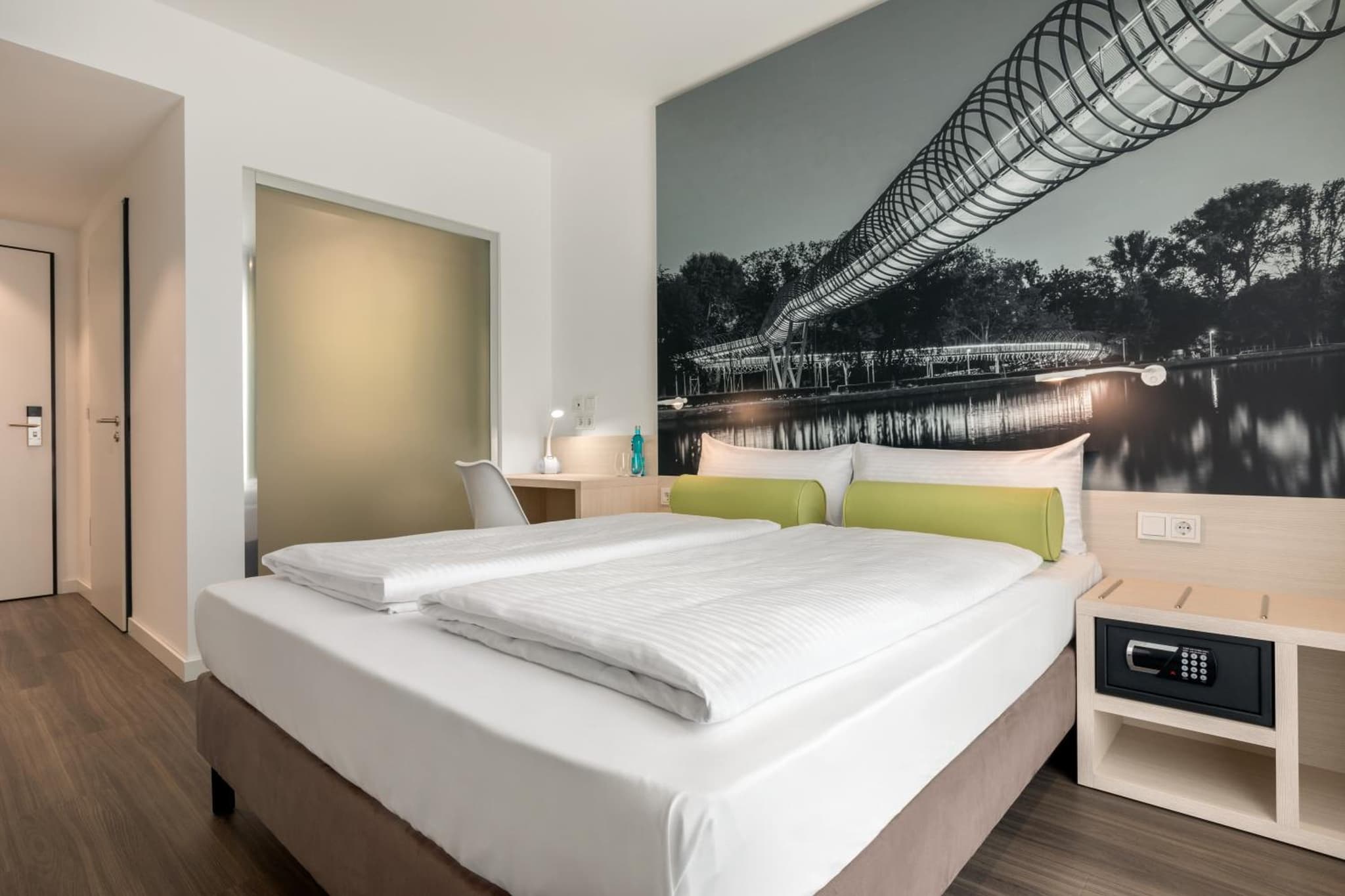 Super 8 by Wyndham Oberhausen am Centro photo 5