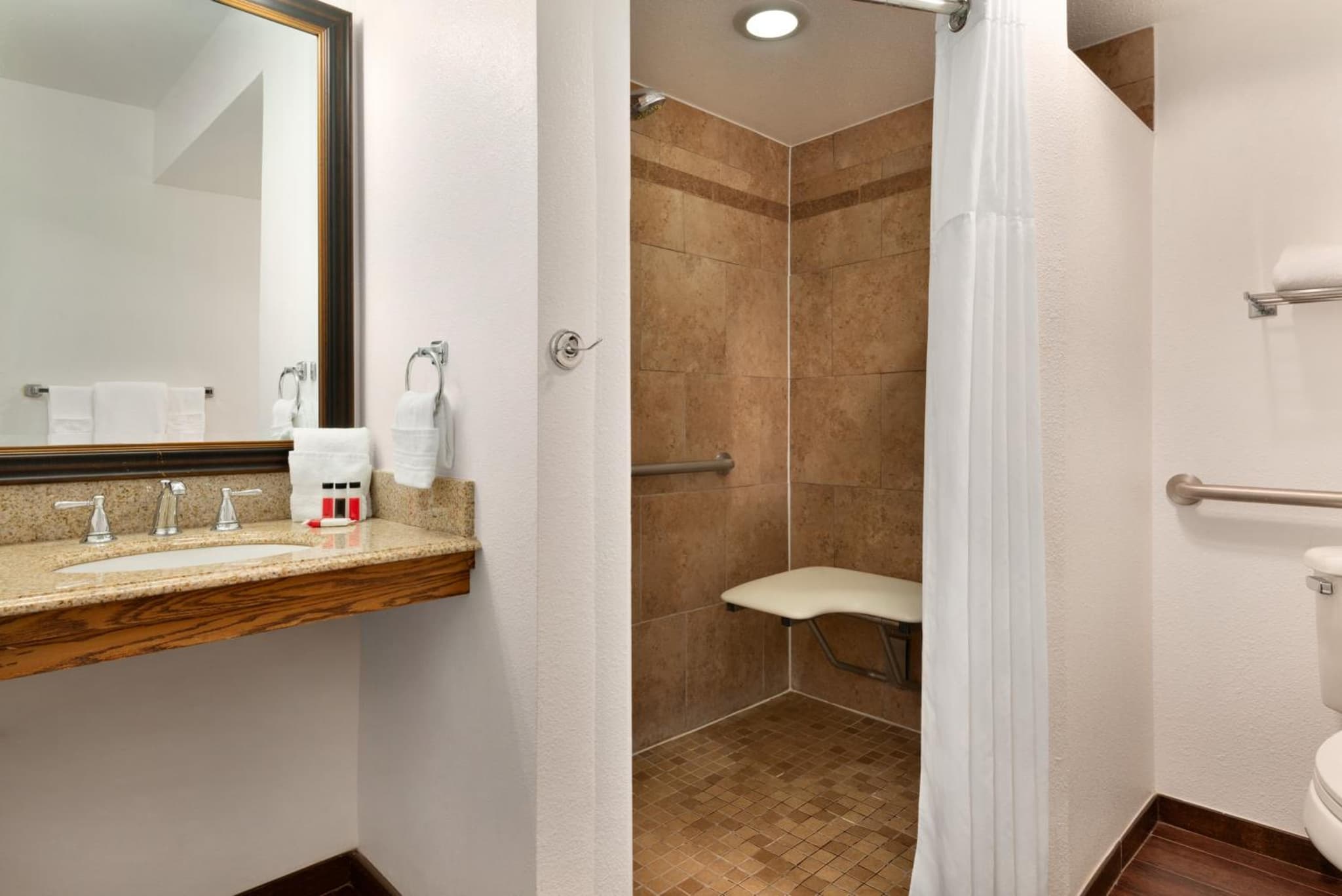 Ramada by Wyndham Spokane Airport photo 5