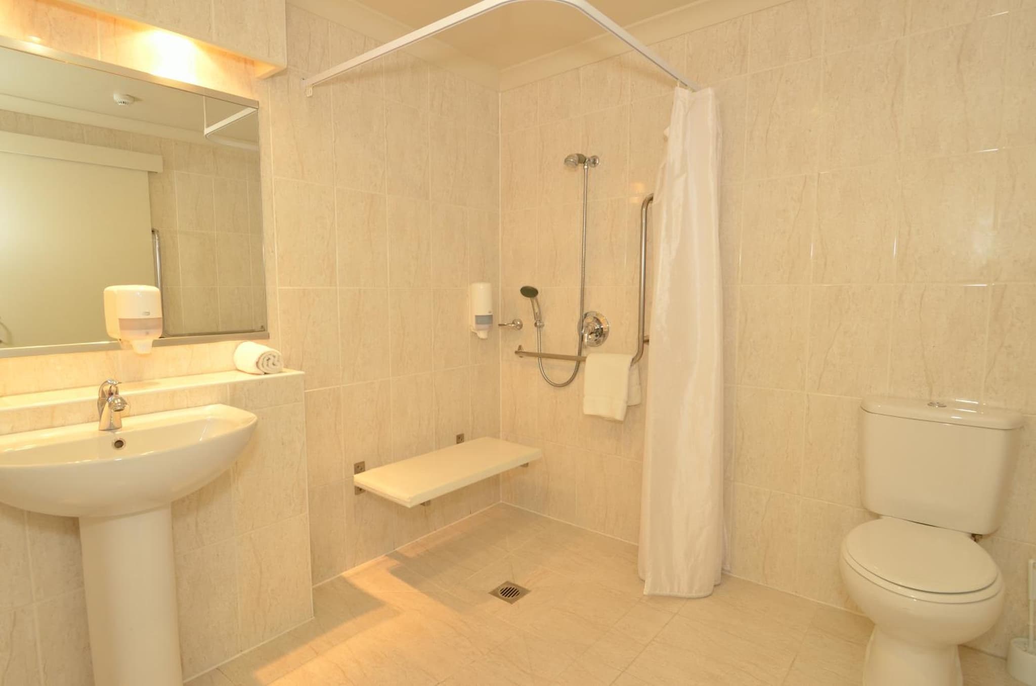 Senator Motor Inn photo 5