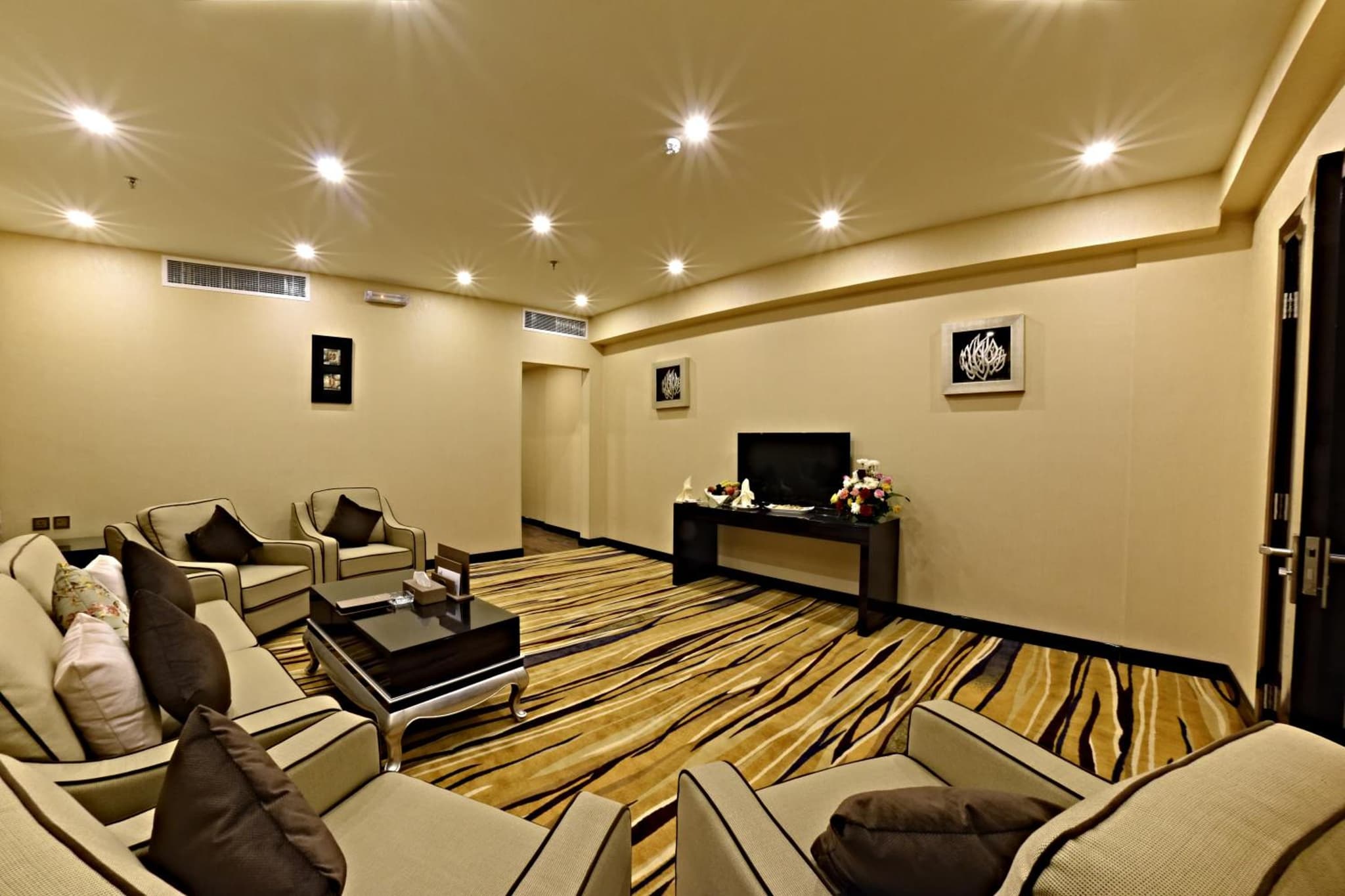 Garden Plaza Hotel photo 2