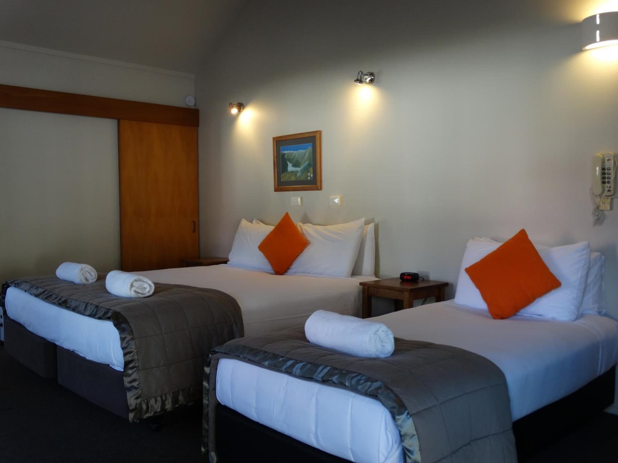 Alpine Glacier Motel photo 2