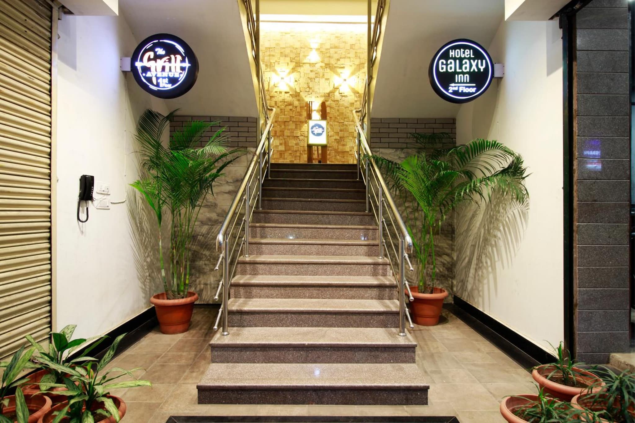 Hotel Galaxy Inn !! 5 Min From Nemcare Hospital !!
