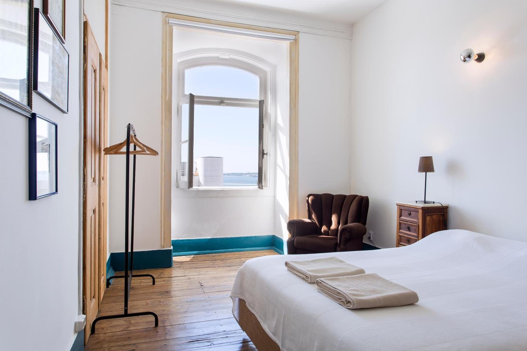 Lost Lisbon :: Cais House photo 4