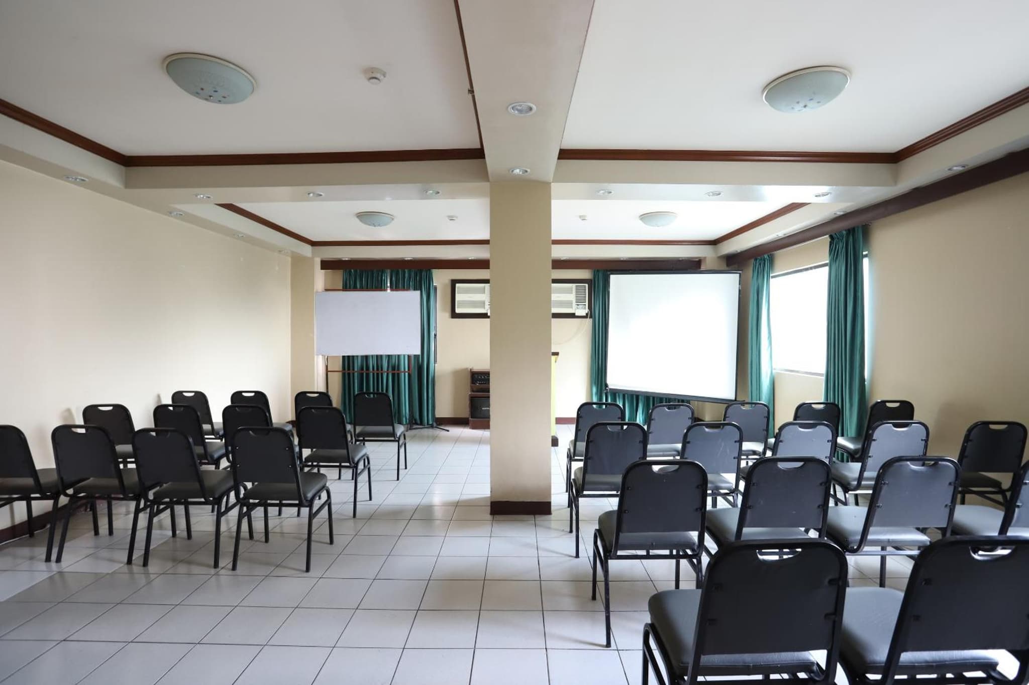 OYO 210 Apple Tree Suites photo 2